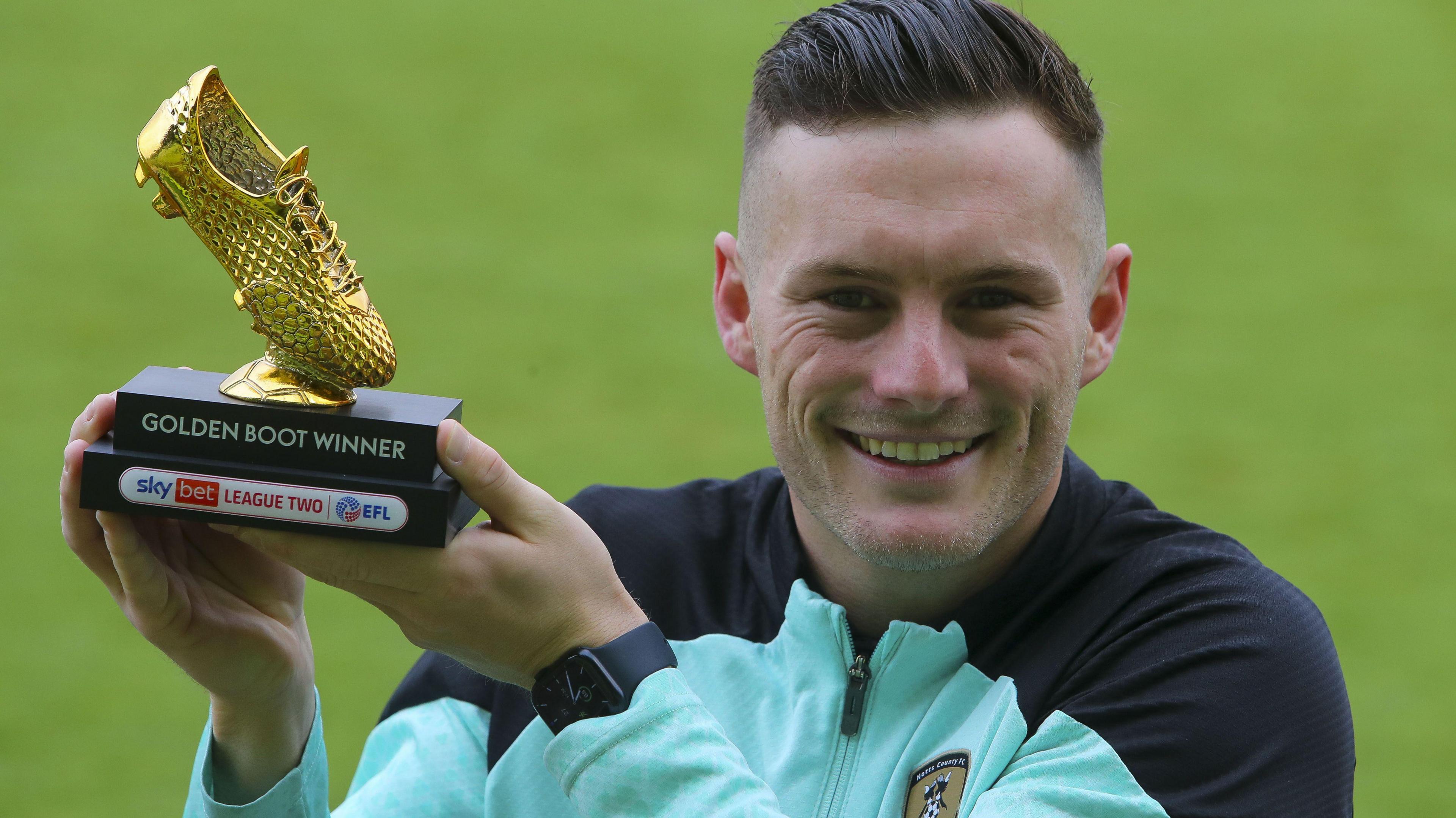 Notts County's Macaulay Langstaff with the League Two golden boot award