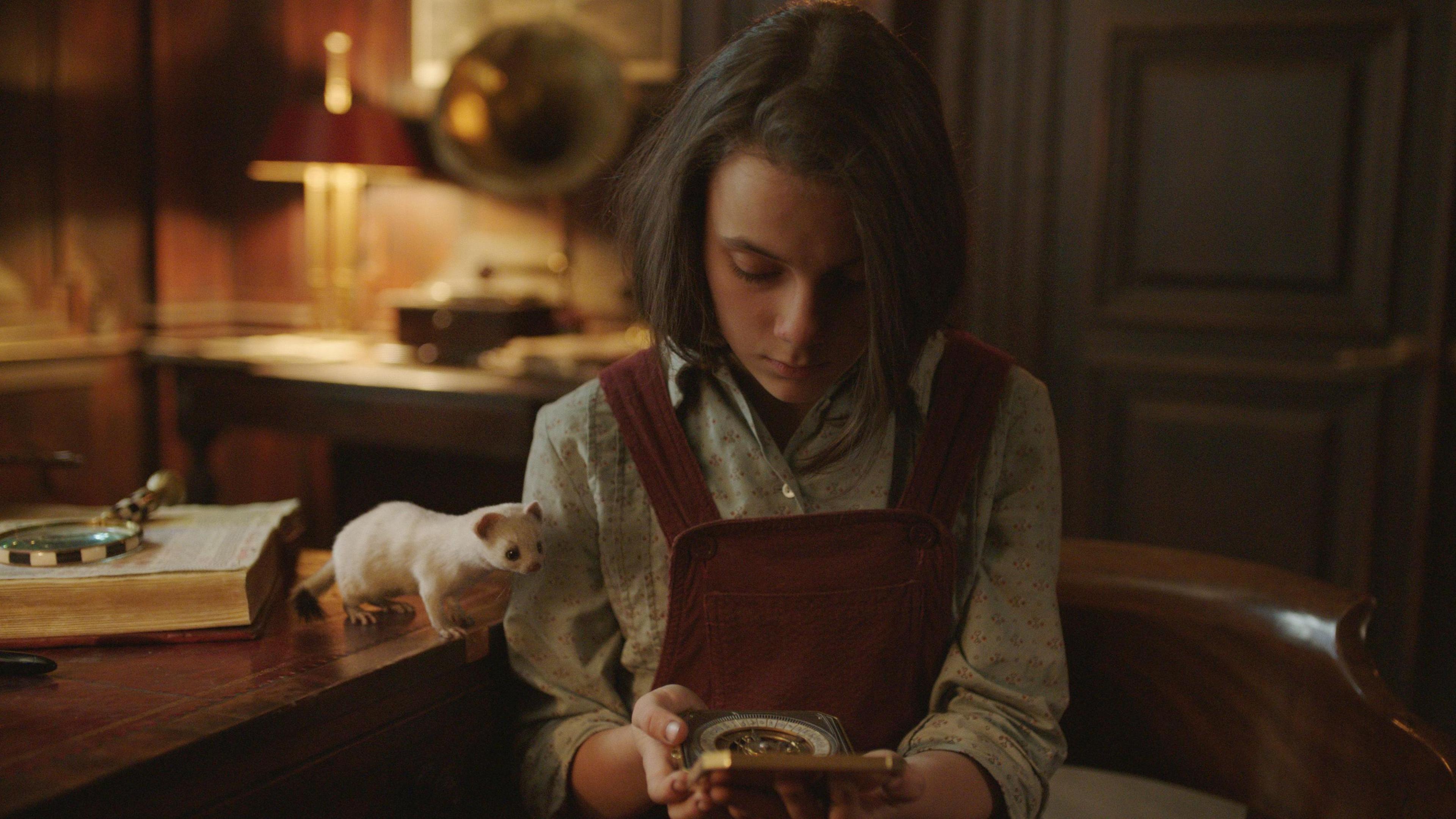 Dafne Keen as Lyra with her daemon Pan