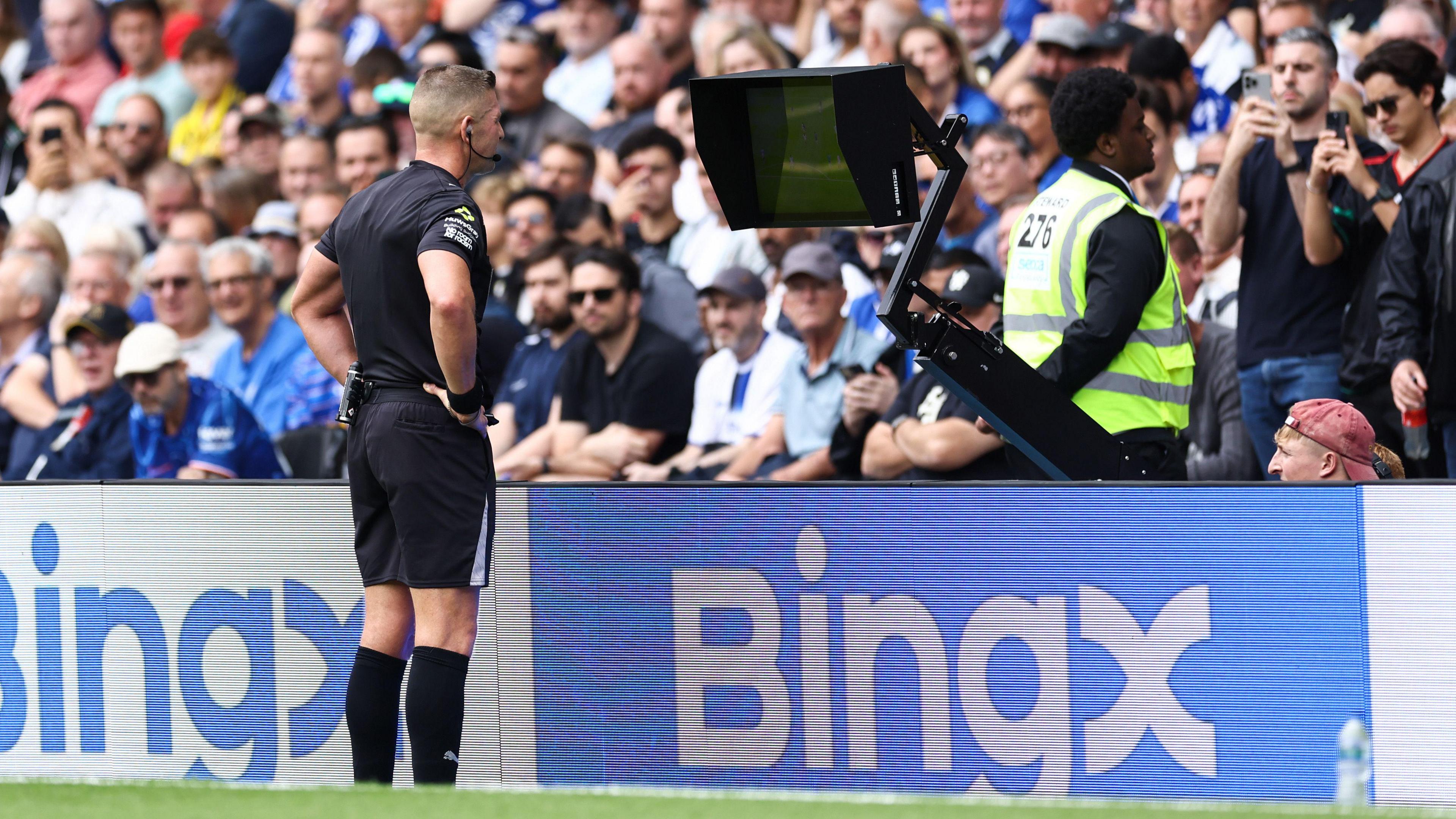 Referee Rob Jones