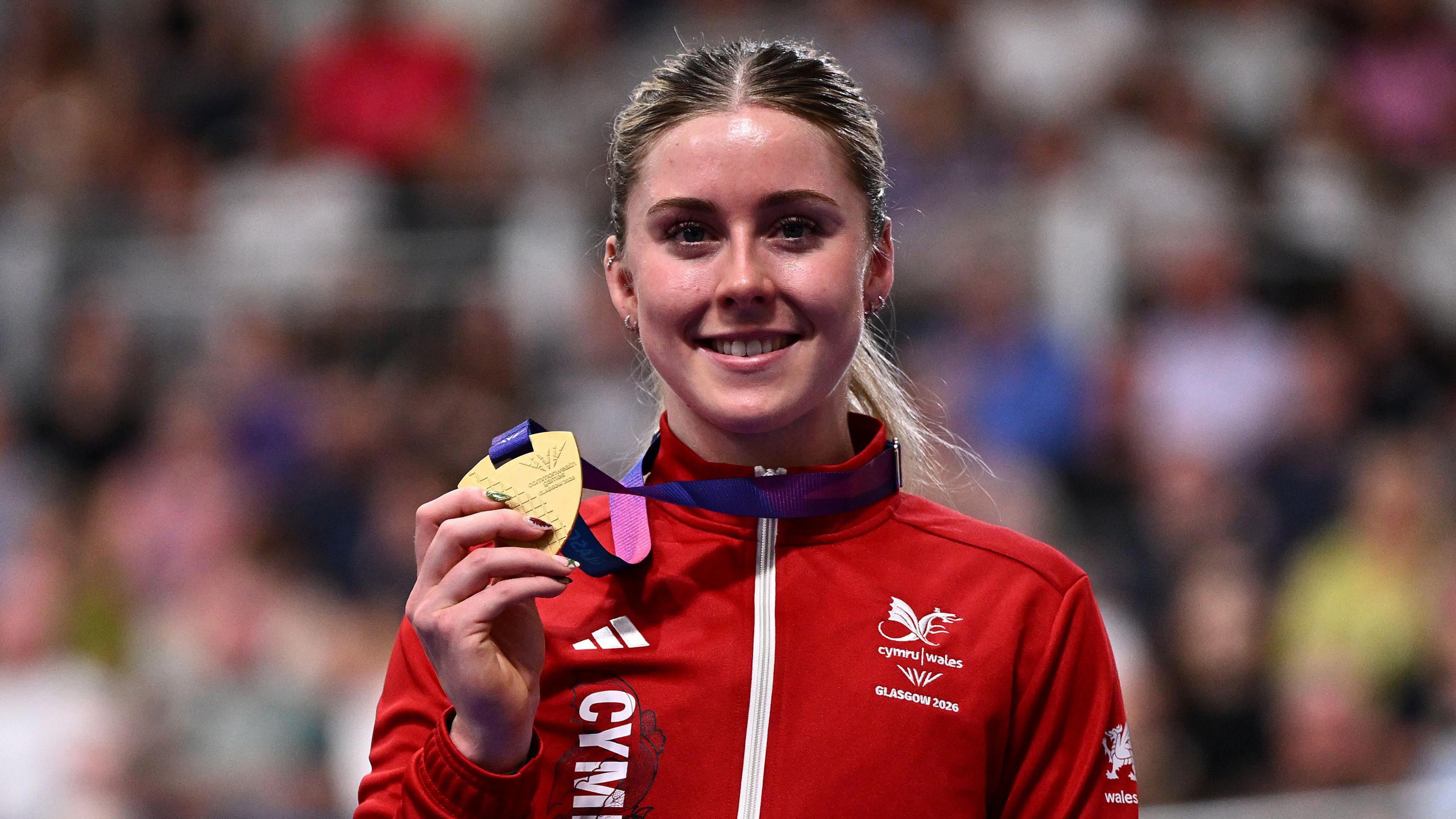 Emma Finucane with her fourth gold medal