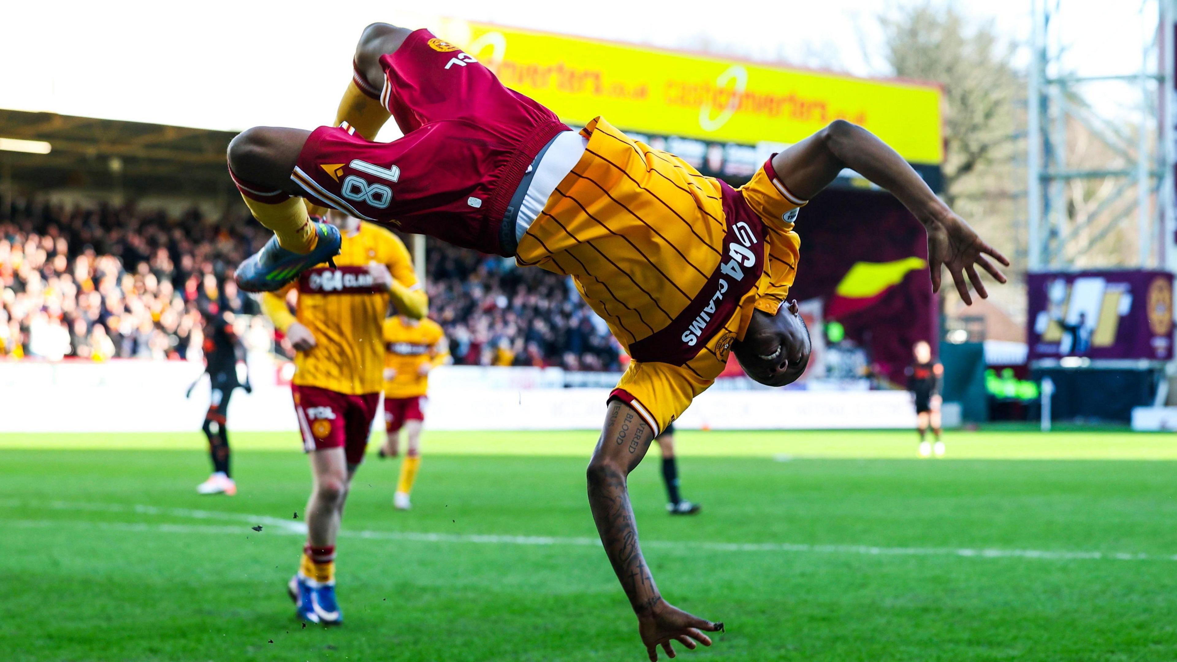 Tawanda Maswanhise scored both of Motherwell's goals against United