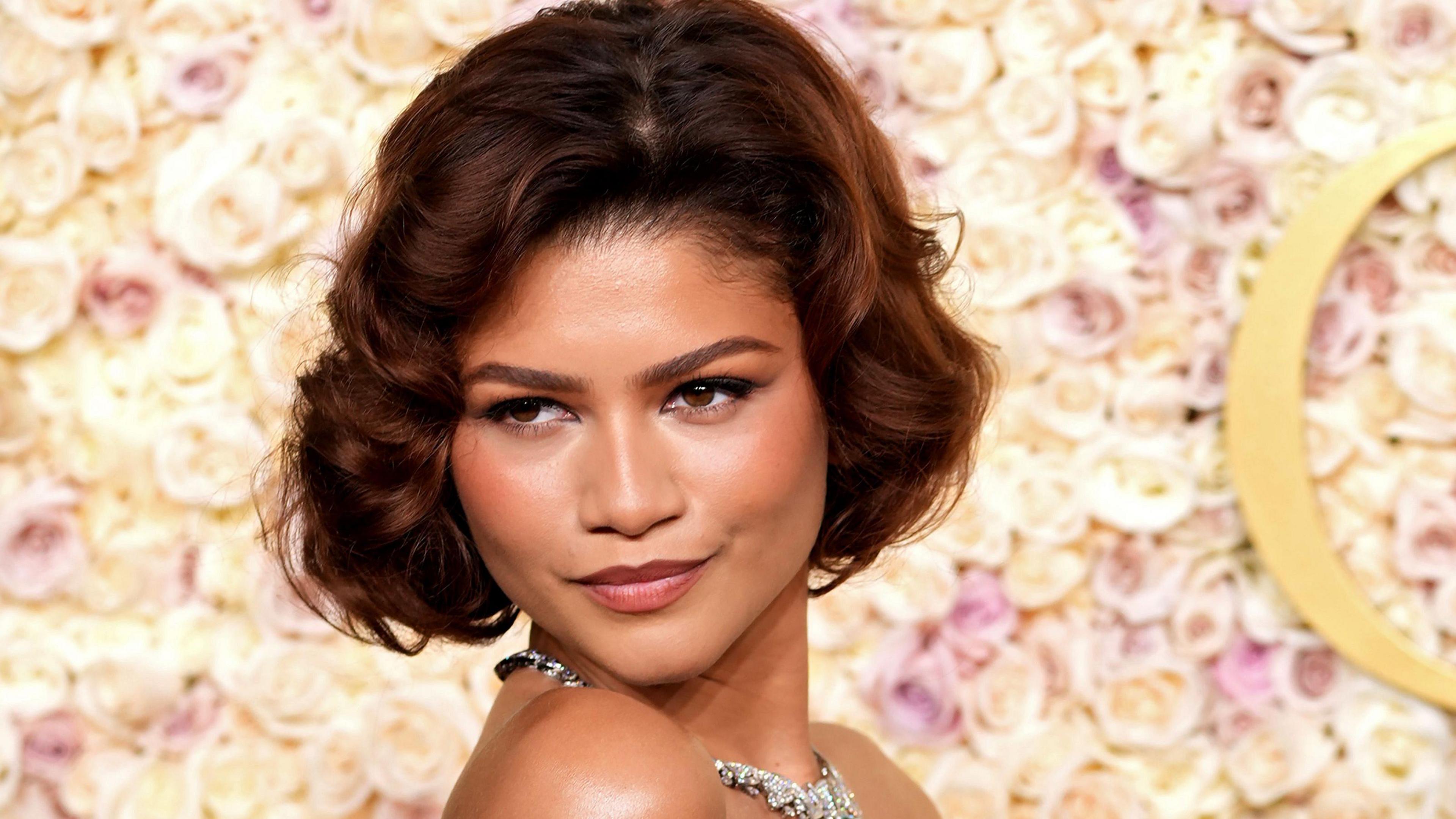 Zendaya smiling on the red carpet of the Golden Globes 