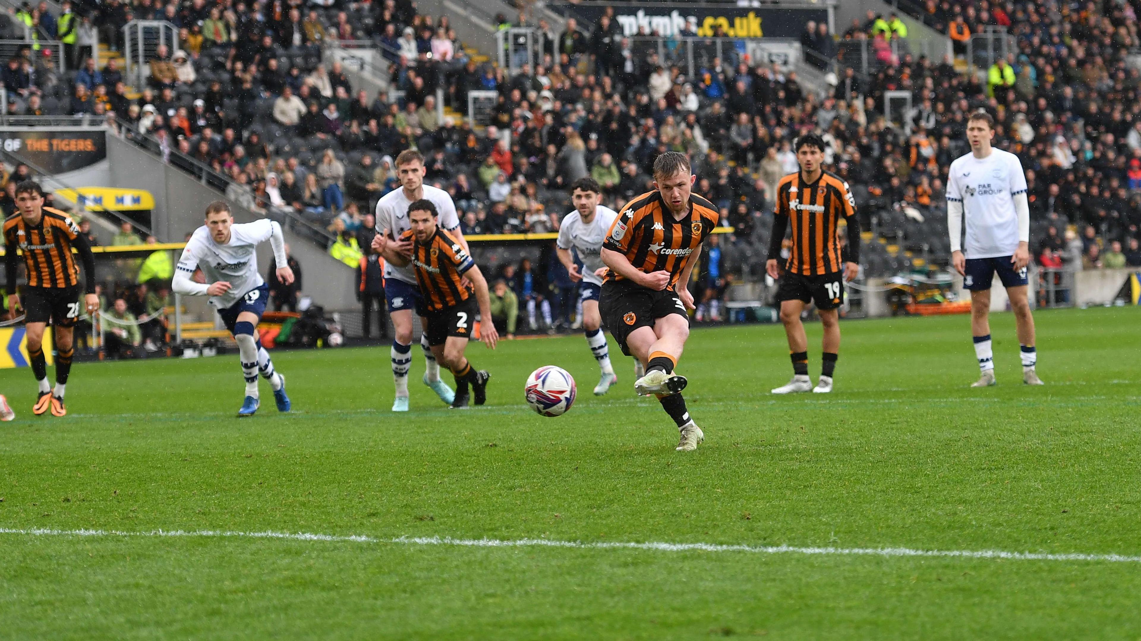 Joe Gelhardt scores for Hull City