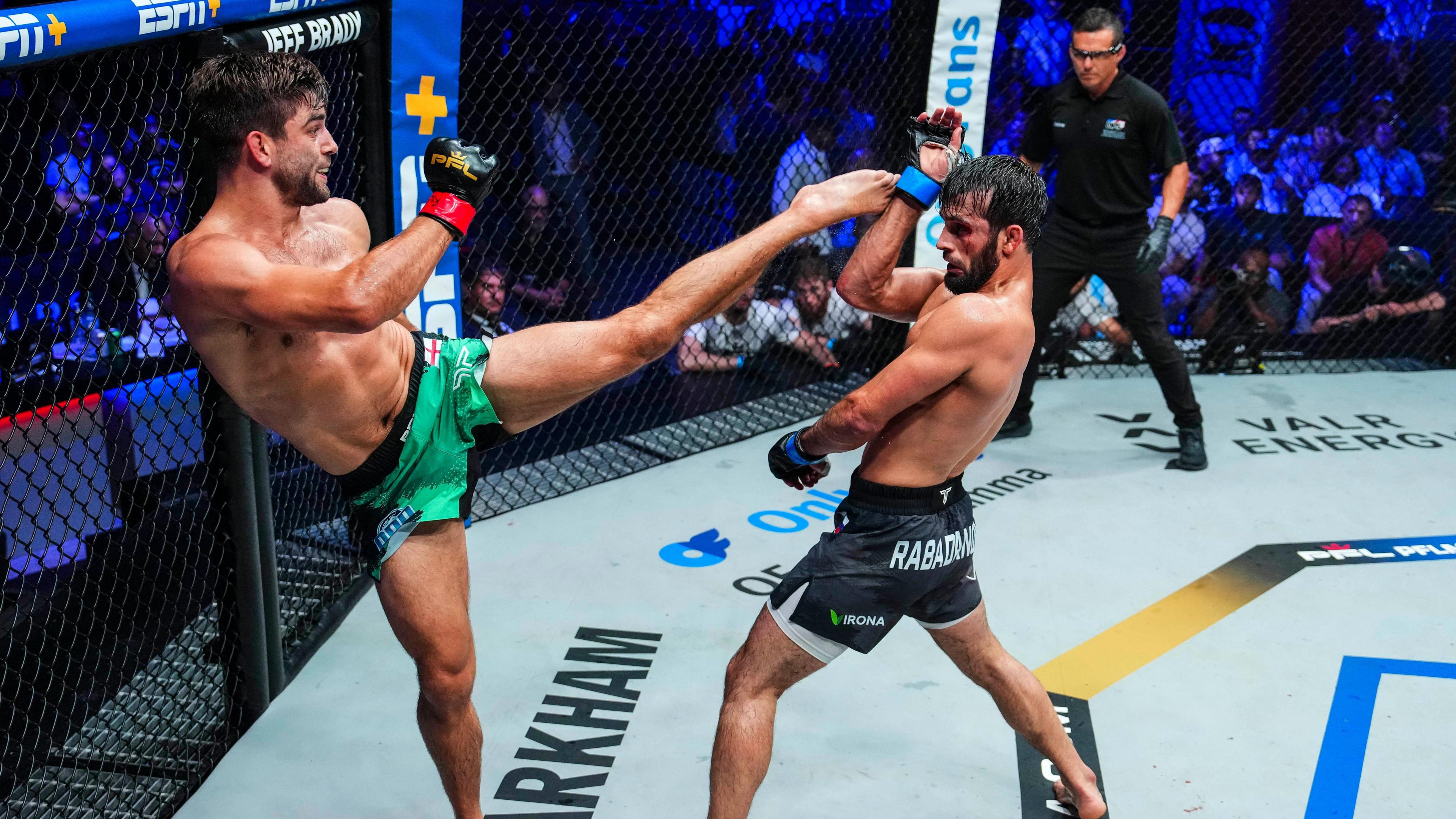 Alfie Davis in action against Gadzhi Rabadanov