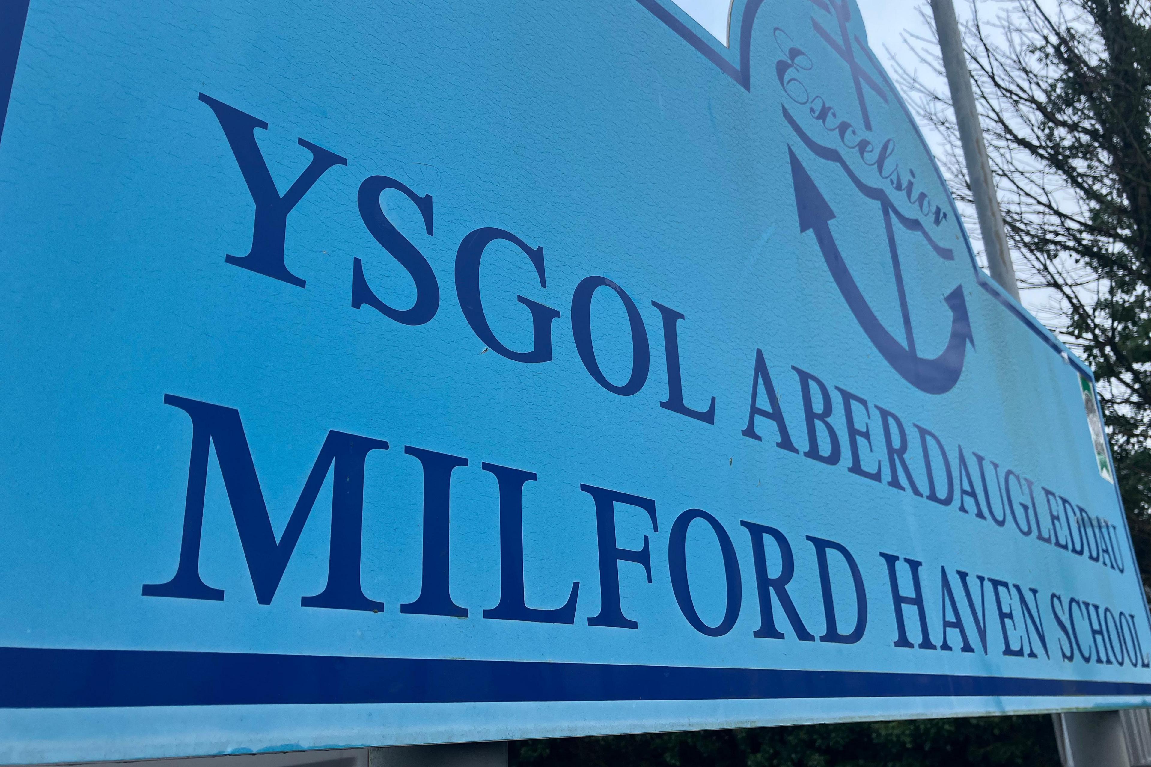 Arwydd Ysgol