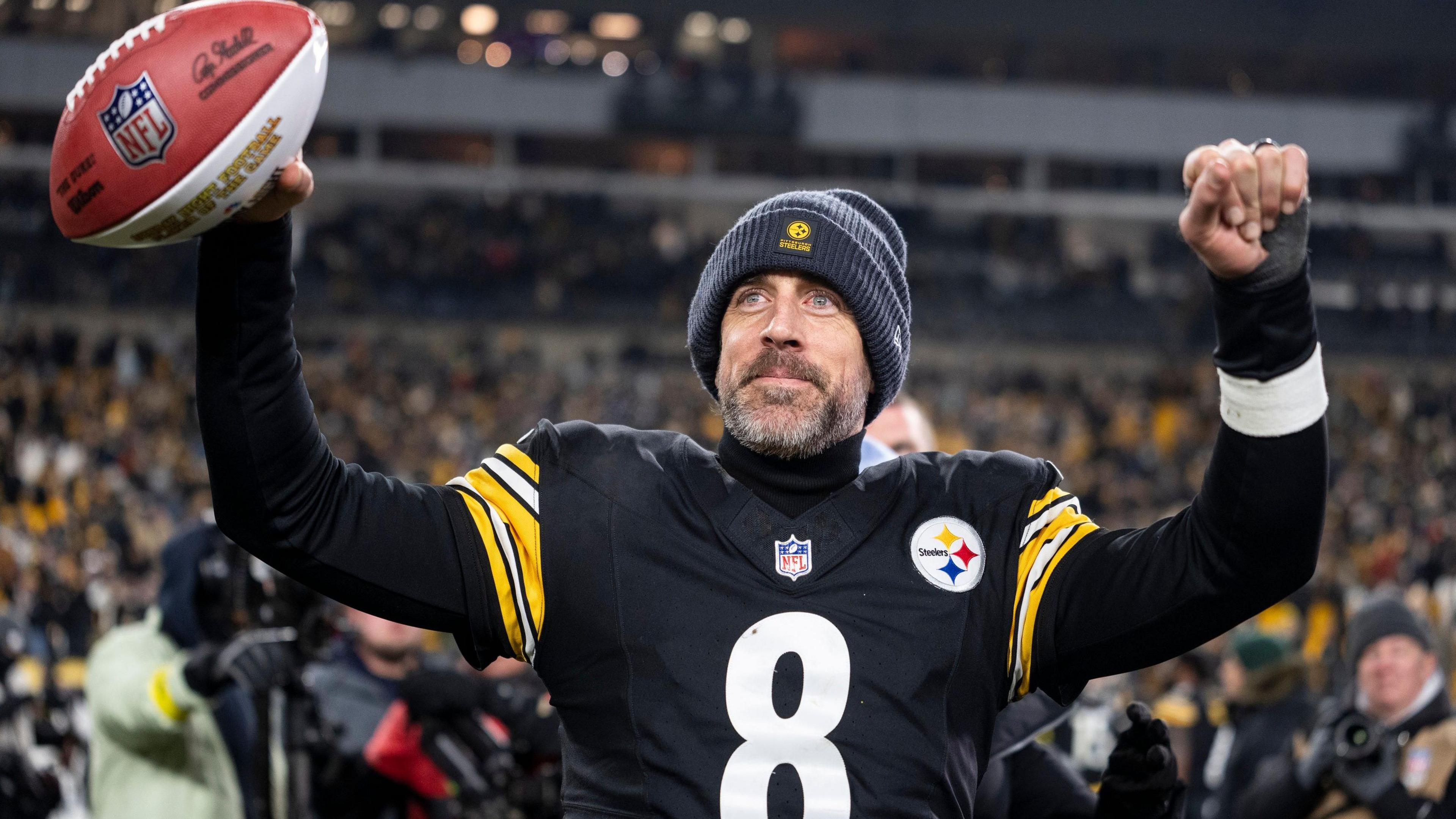 Aaron Rodgers salutes the Pittsburgh fans after the Steelers beat the Ravens
