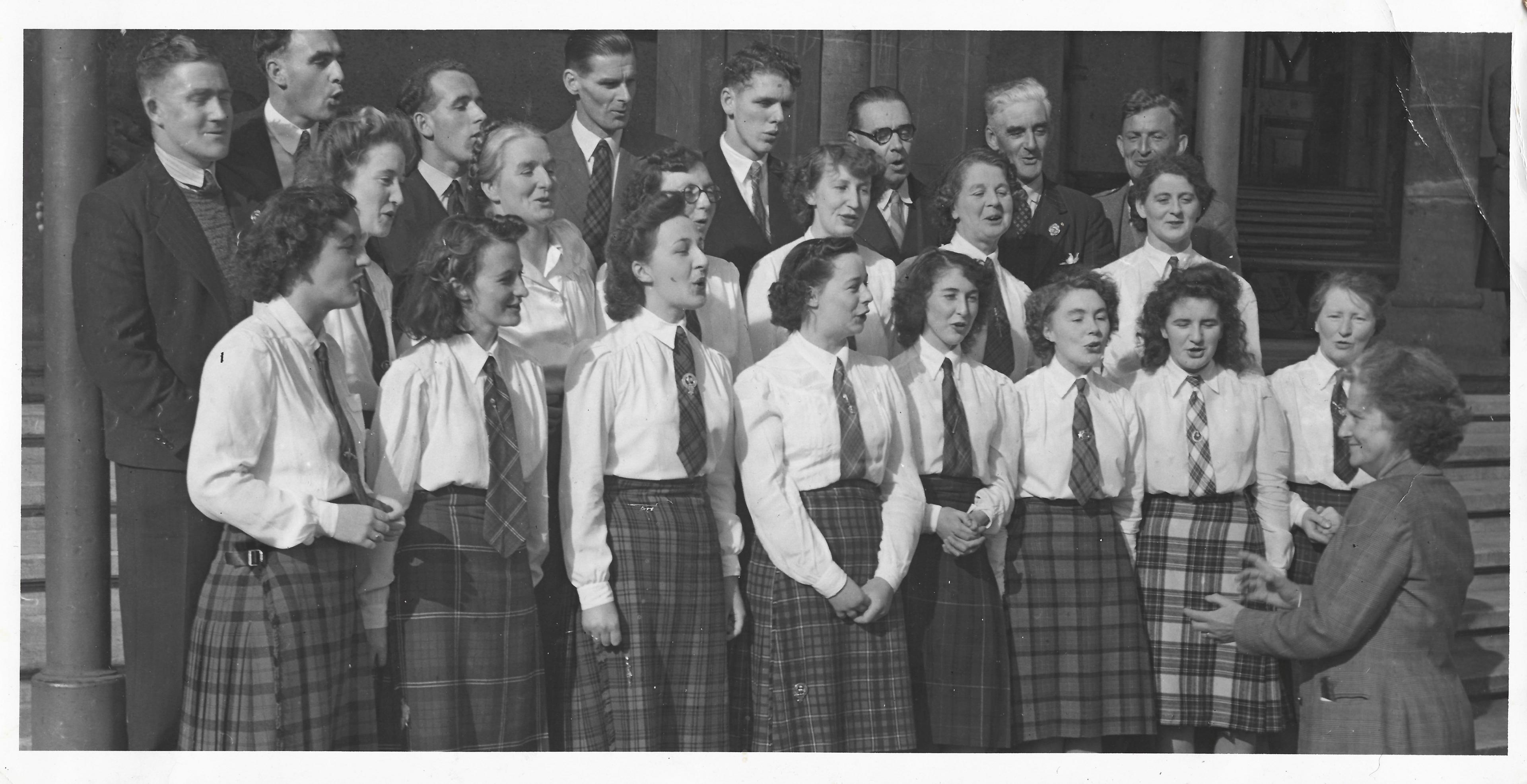 Còisir an Tairbeirt (Loch Fìn) ann an 1950 (Dealbh bho fhios-naidheachd bhon Chomunn Ghàidhealach) 