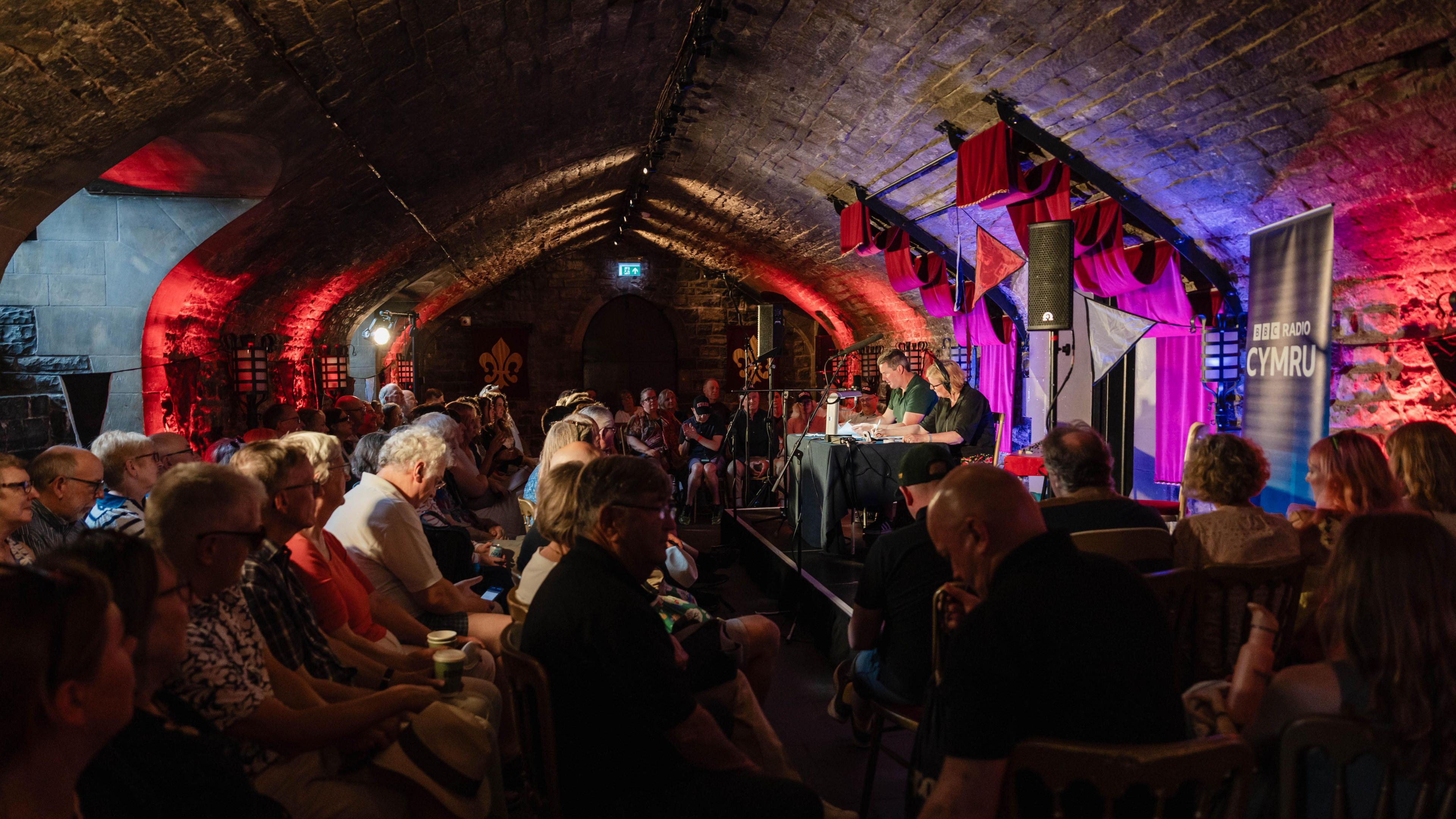 Y Talwrn, BBC Radio Cymru yn cael ei recordio ar faes Tafwyl