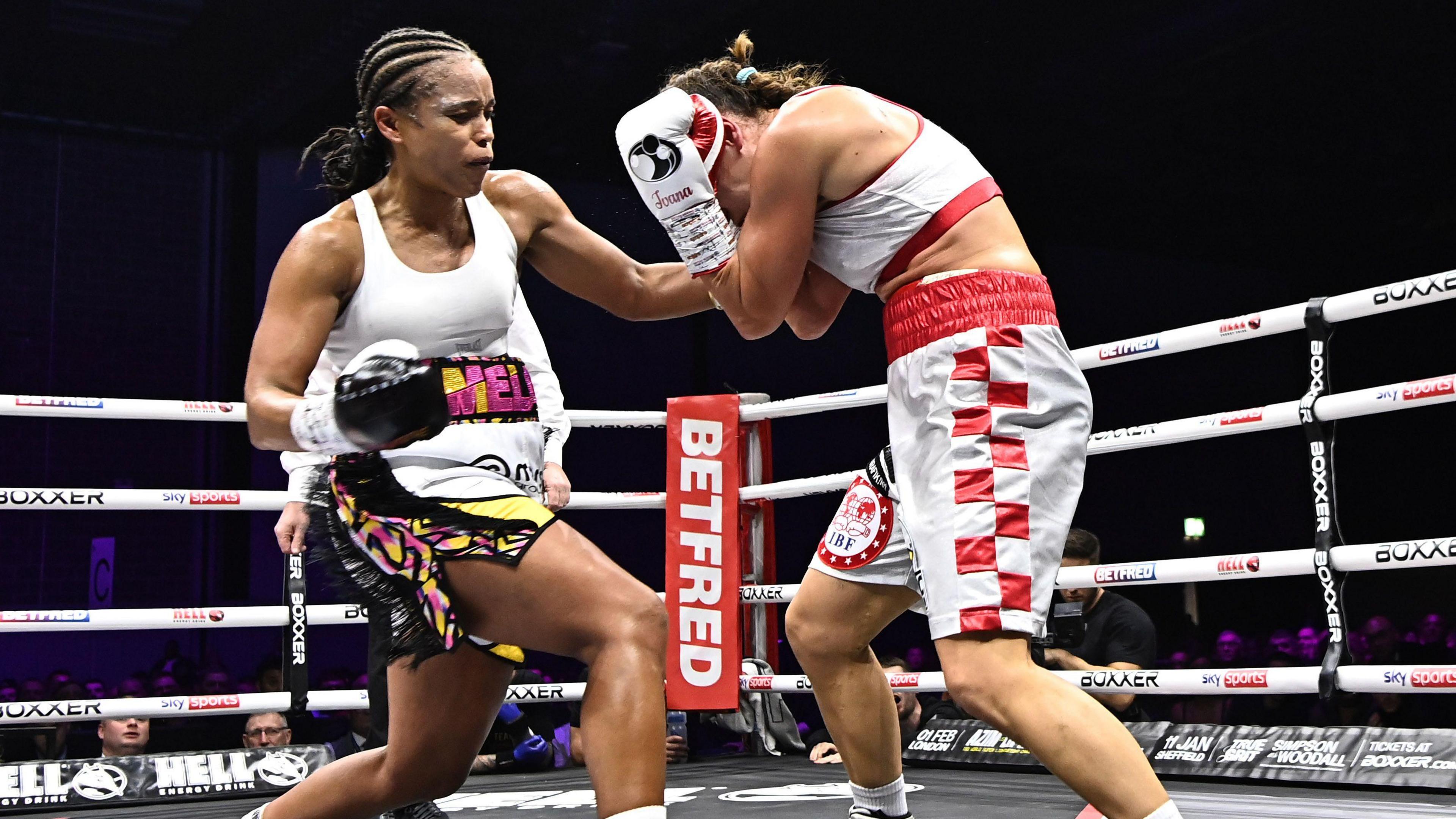 Natasha Jonas fights Ivana Habazin in Liverpool 