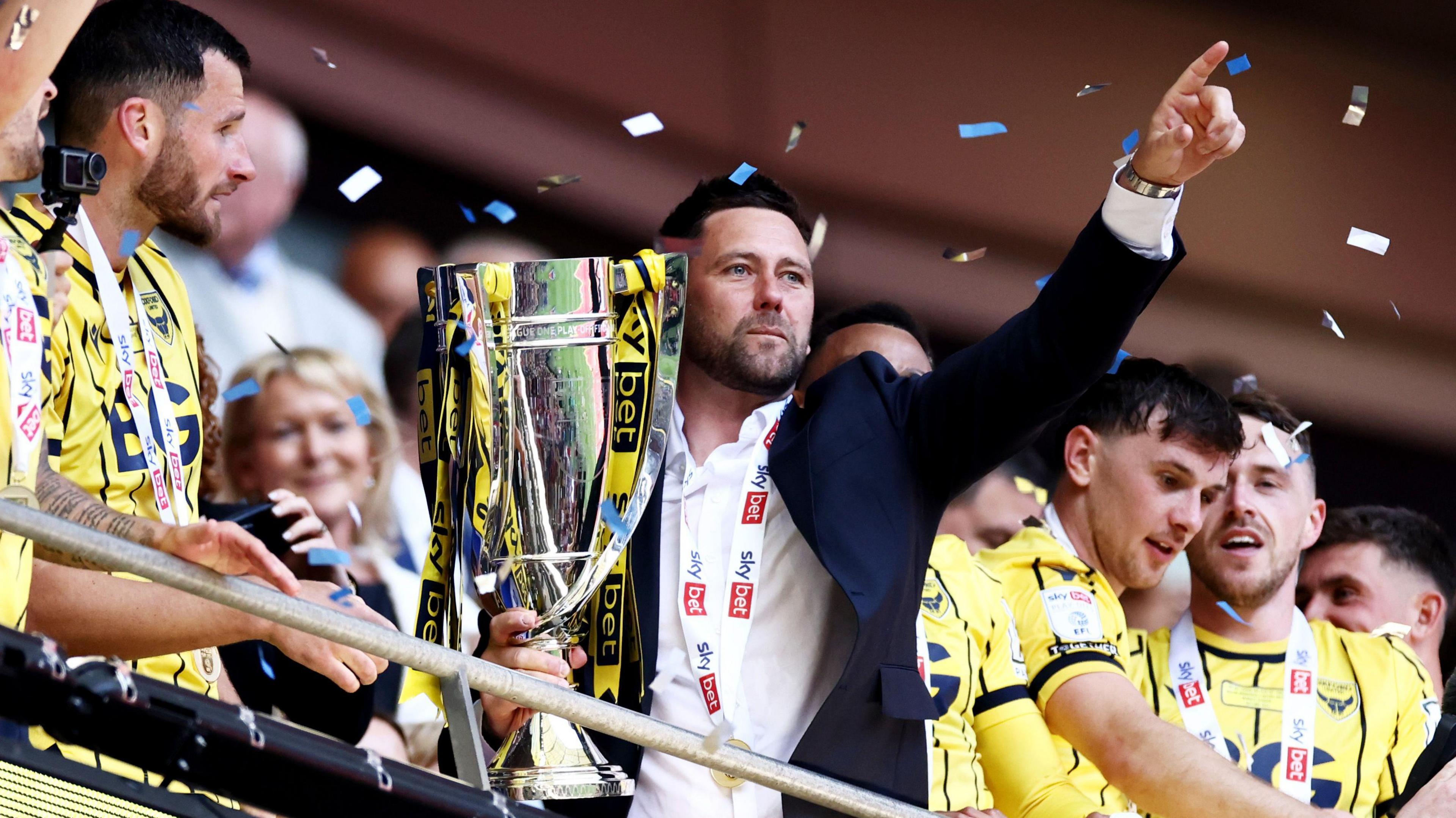 Des Buckingham celebrates at Wembley