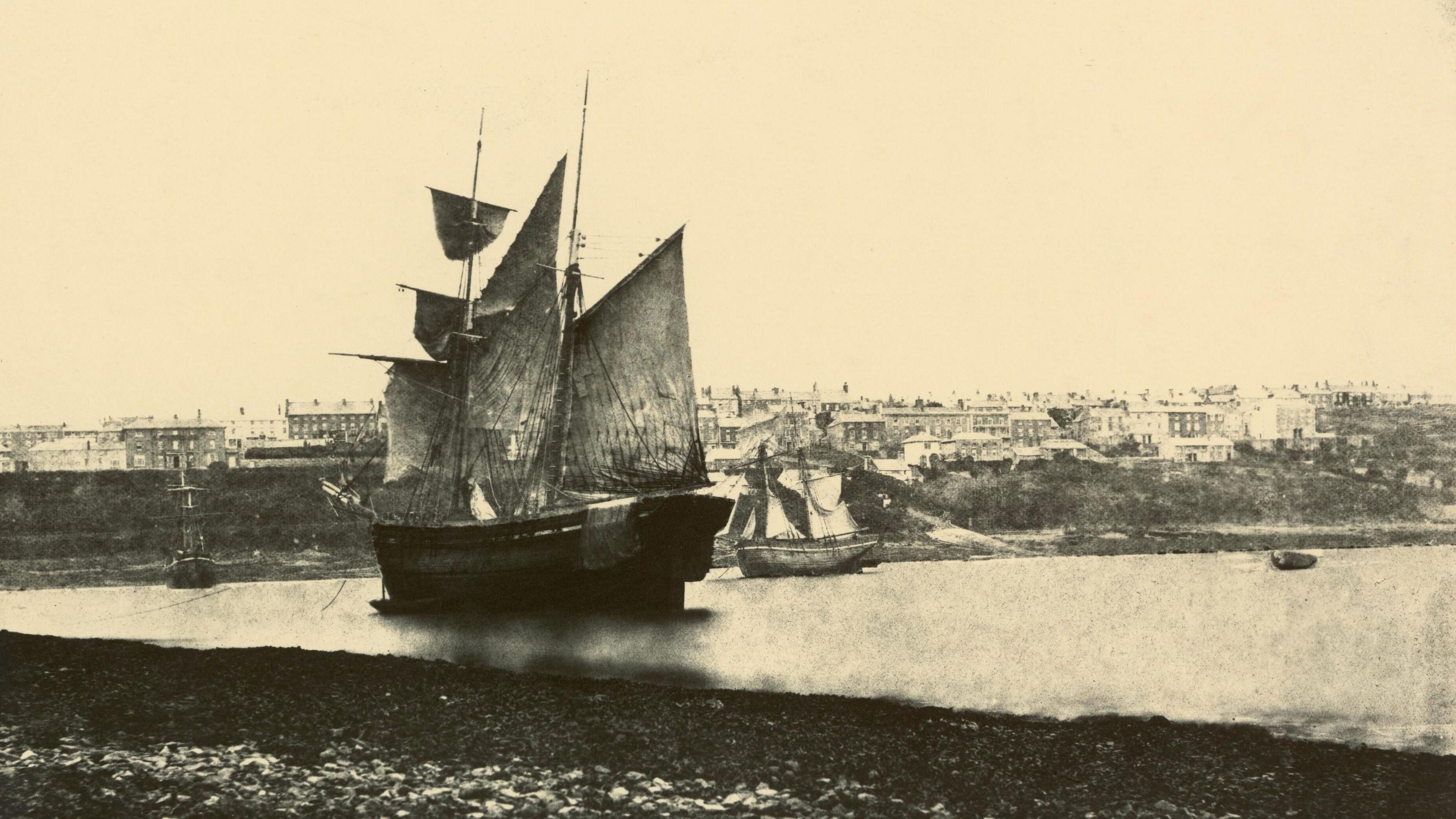 Hen lun du a gwyn o long hwylio