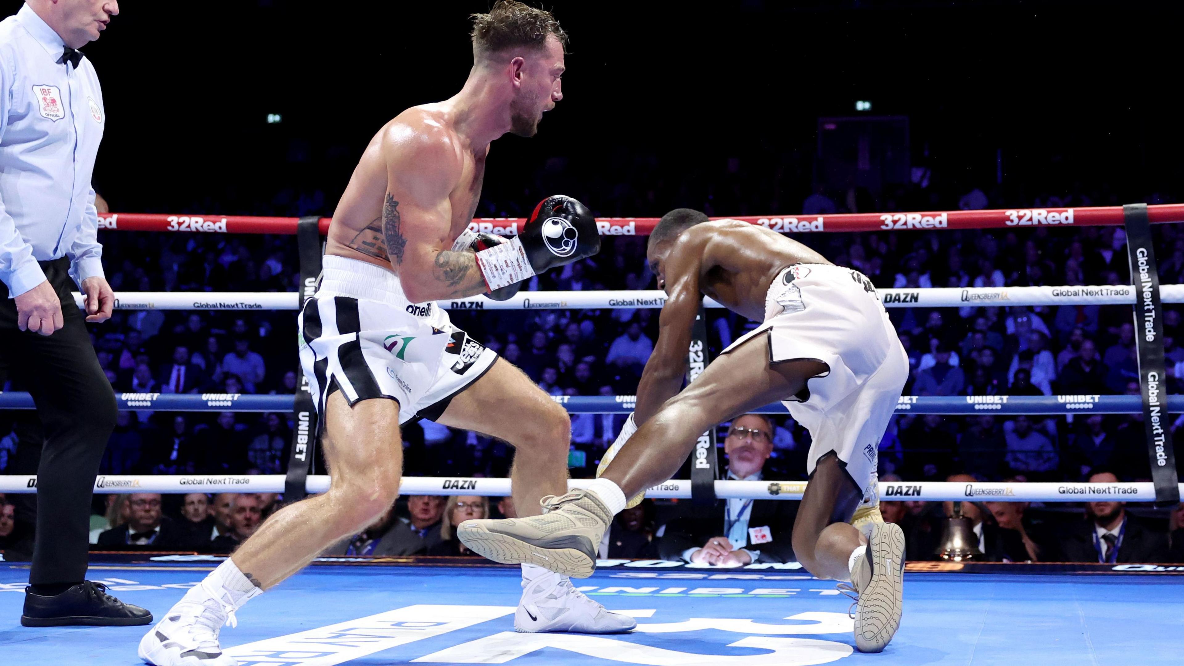 Brad Pauls knocks out Shakiel Thompson