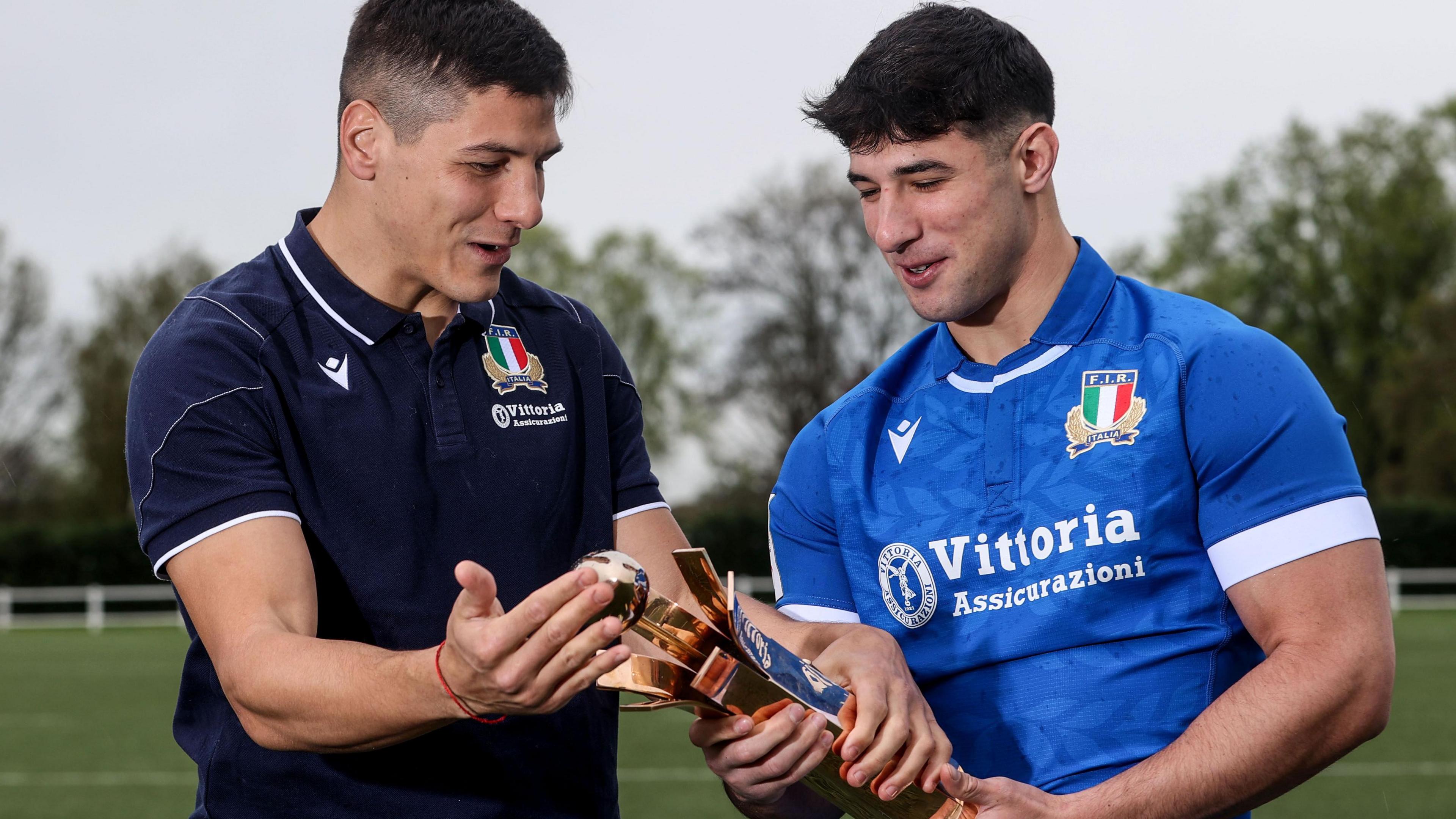 Tommaso Menoncello celebrates his award with Juan Ignacio Brex