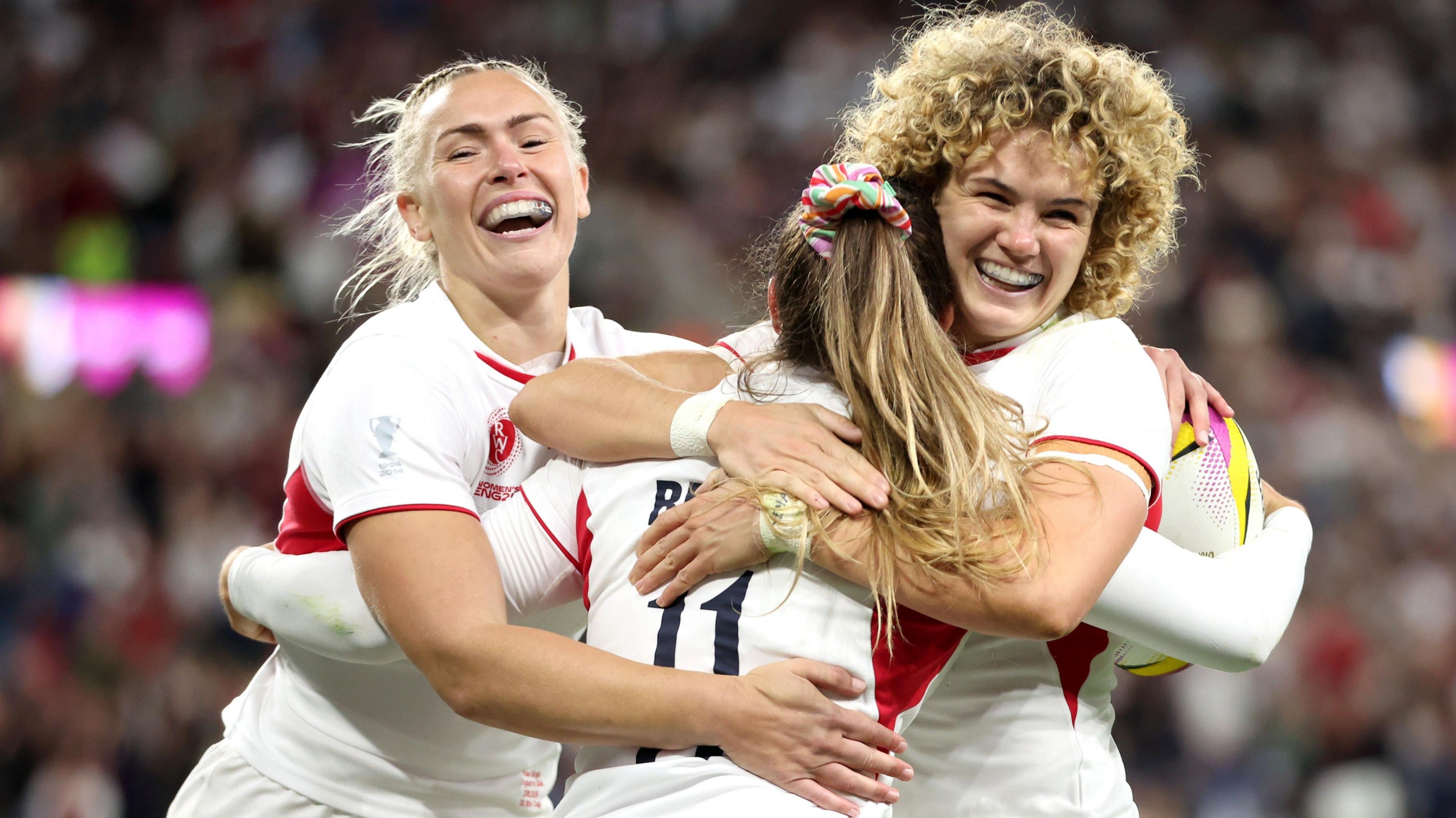 Jess Breach of England celebrates with teammates Rosie Galligan and Ellie Kildunne