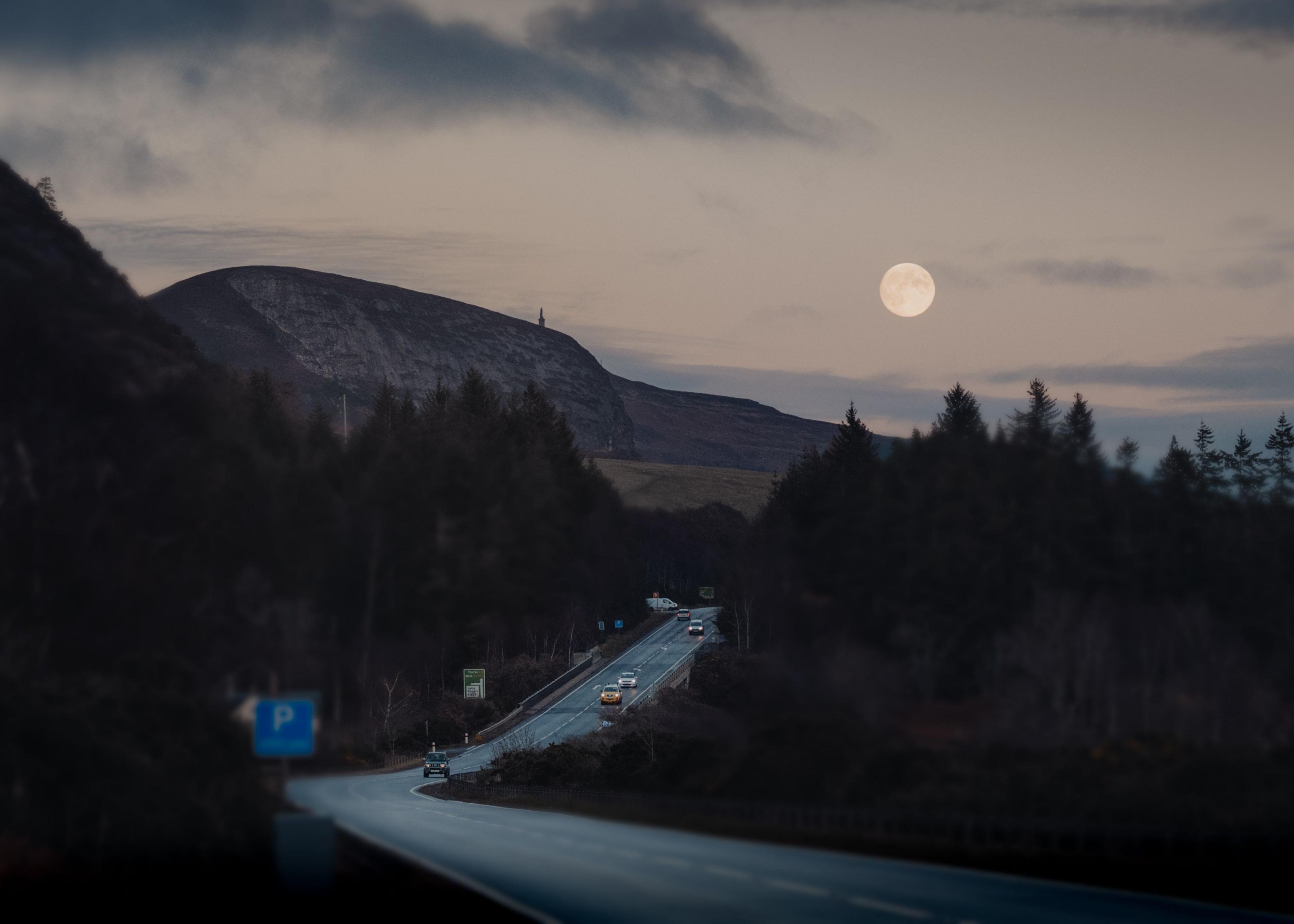 A night time picture with the moon above the A9