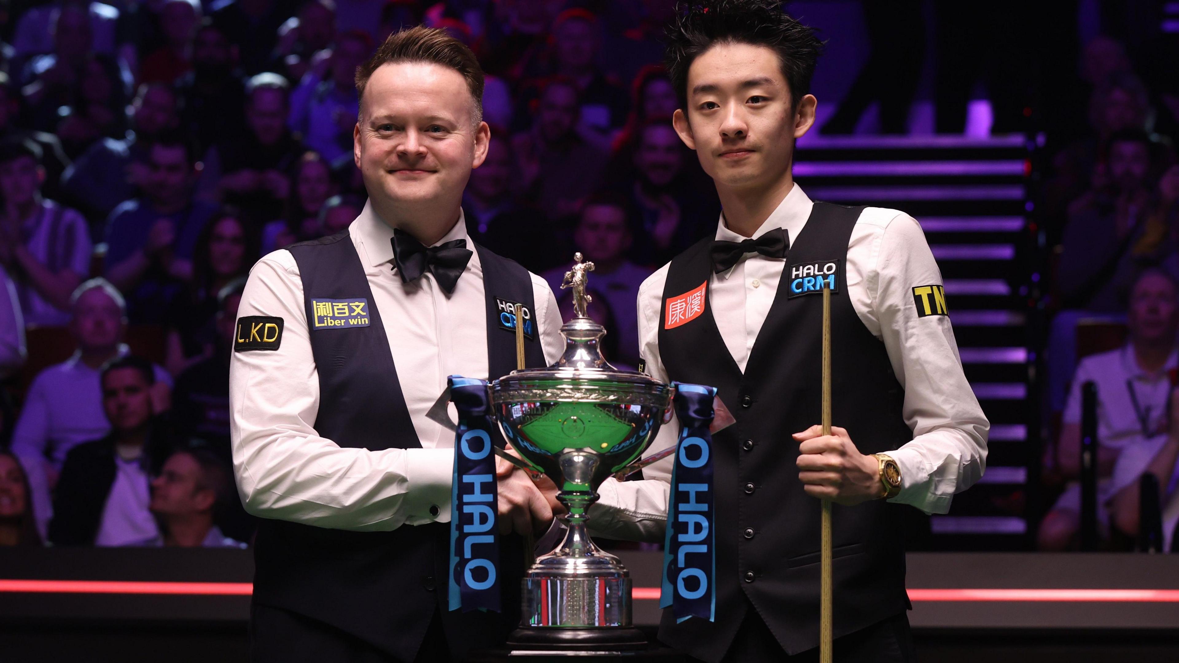 Shaun Murphy & Wu Yize pose with the trophy