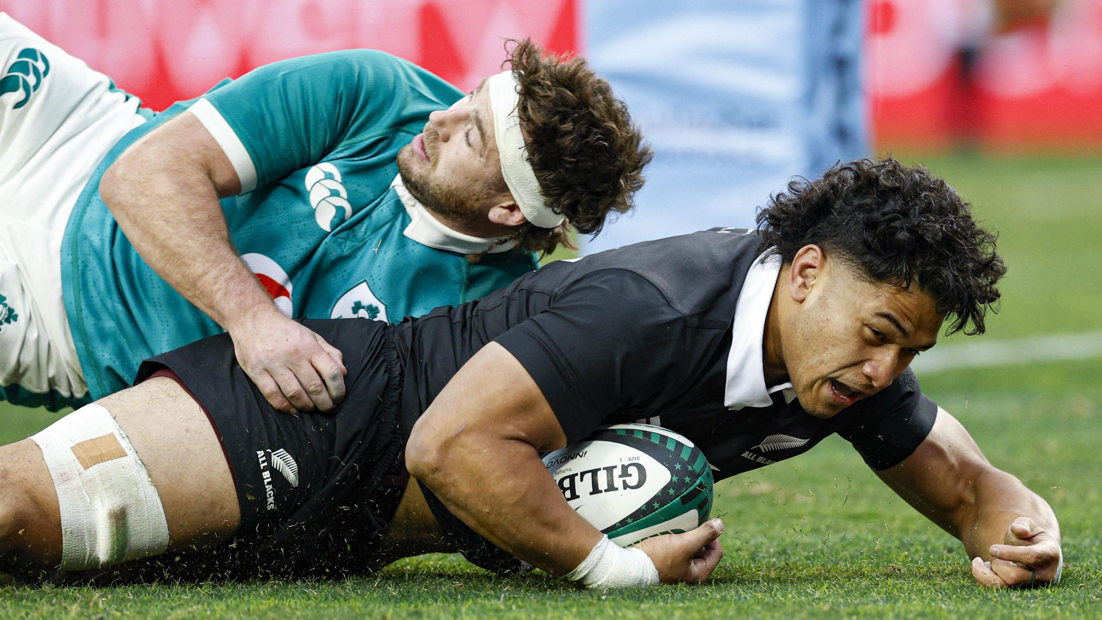 Wallace Sititi of New Zealand