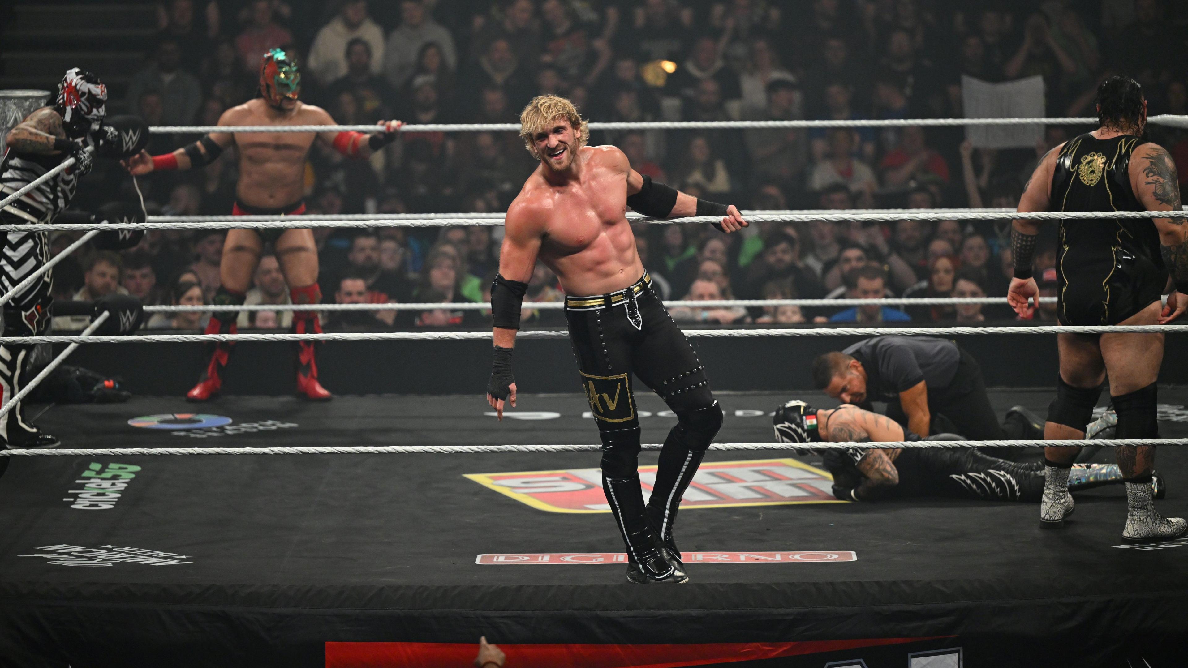 Logan Paul in Belfast as WWE streamed live on Netflix - BBC News