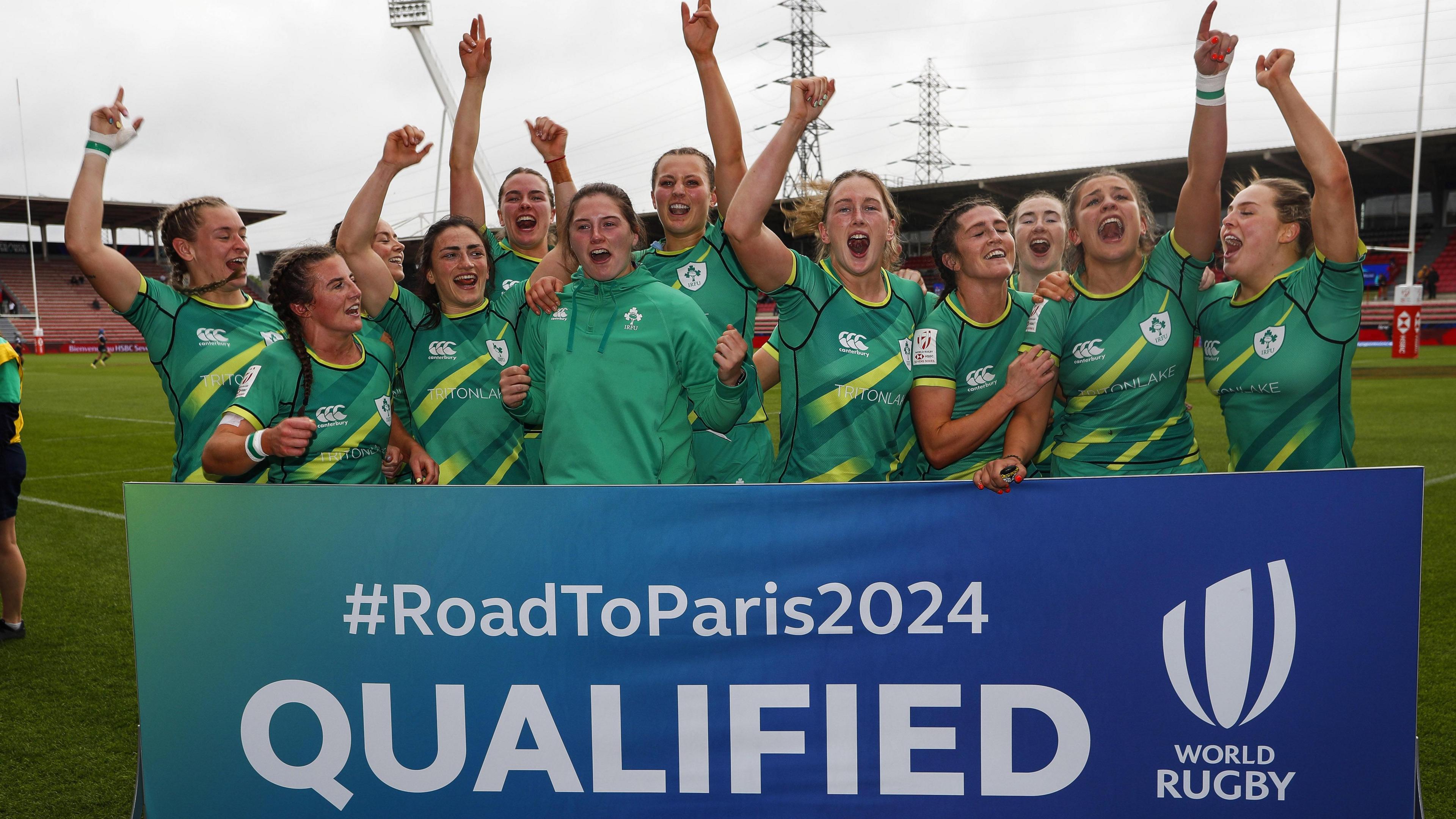 Ireland Sevens celebrate qualifying for the Olympics