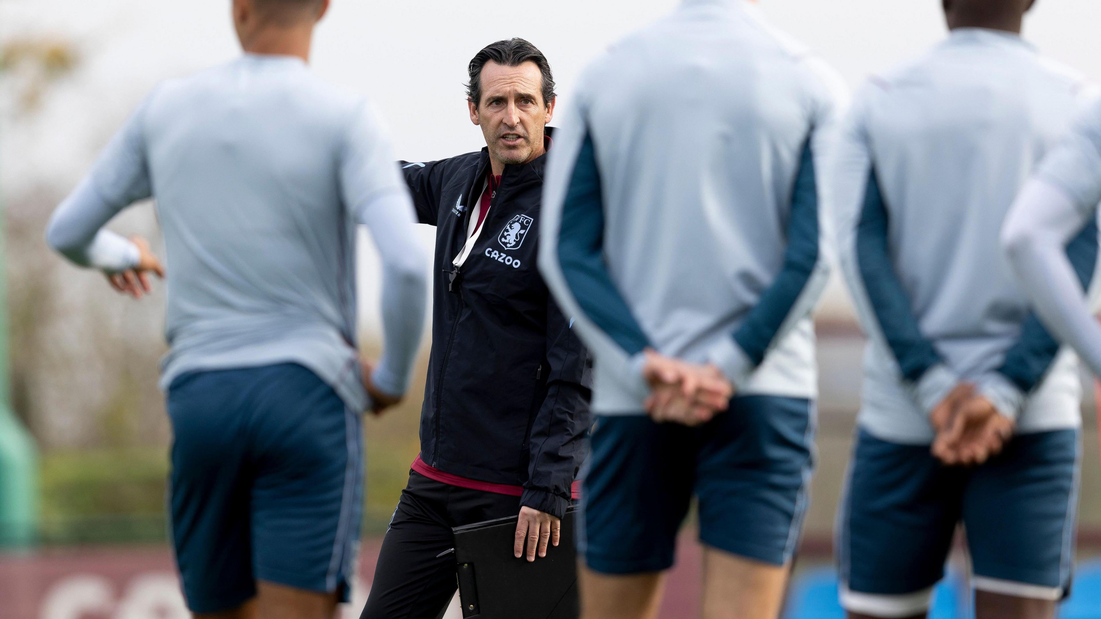 Unai Emery in training