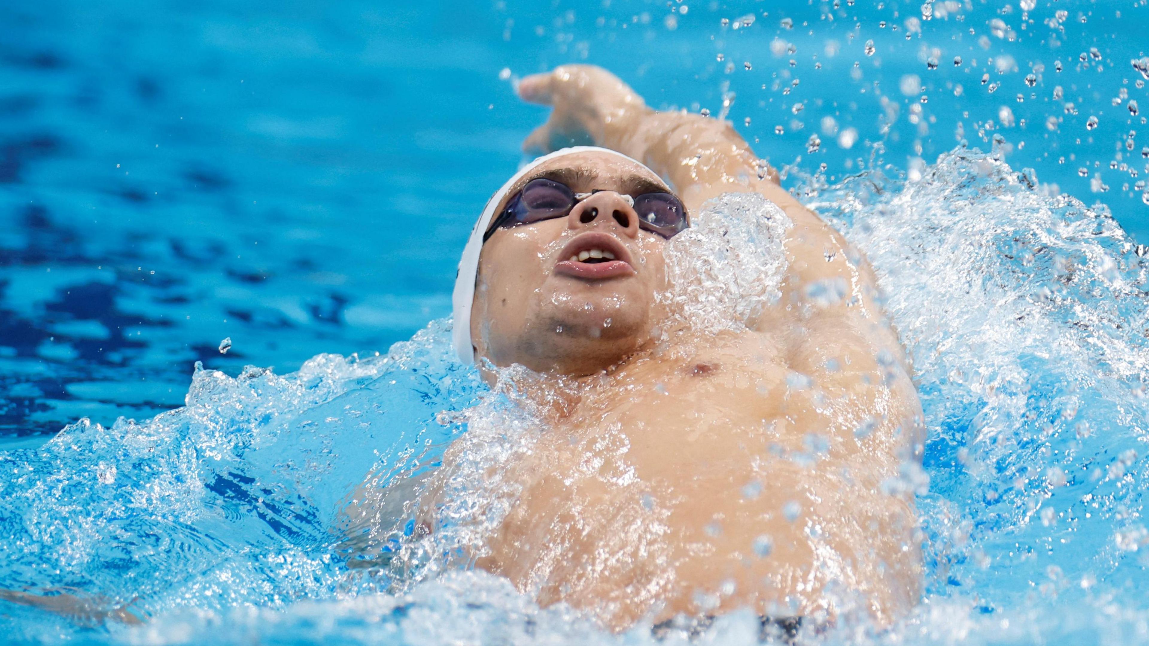 Evgeny Rylov swimming backstroke at the 2020 Olympics