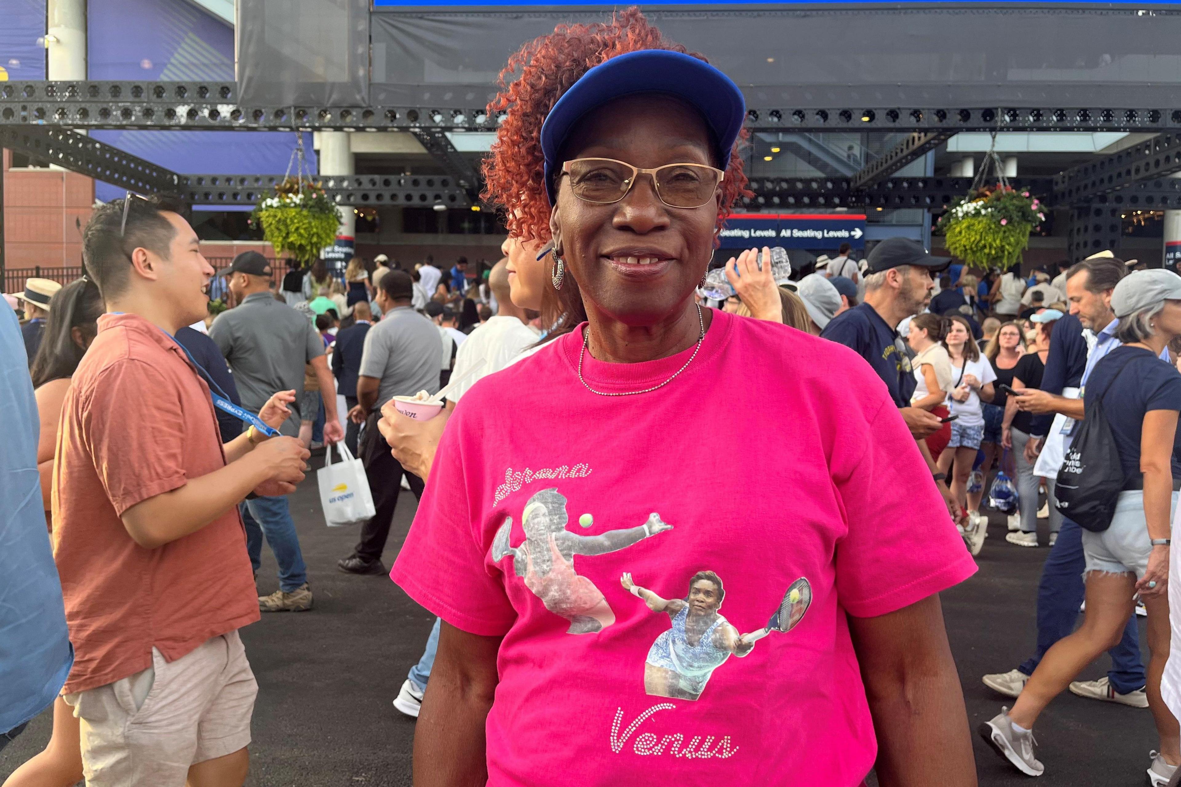 Venus Williams fans Dorothy Blagmon wears a T-shirt dedicated to her hero