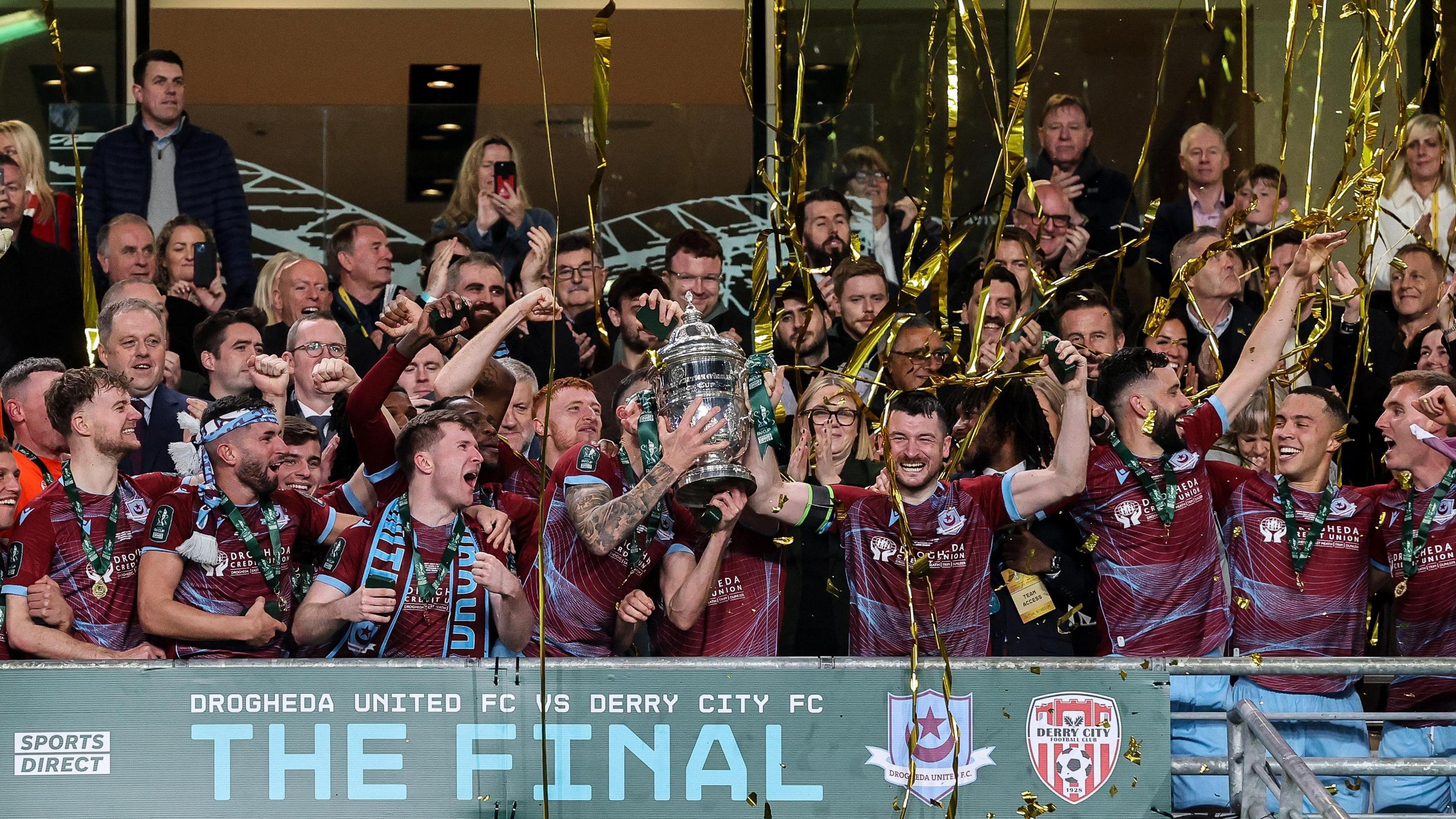 Drogheda celebrate FAI Cup win