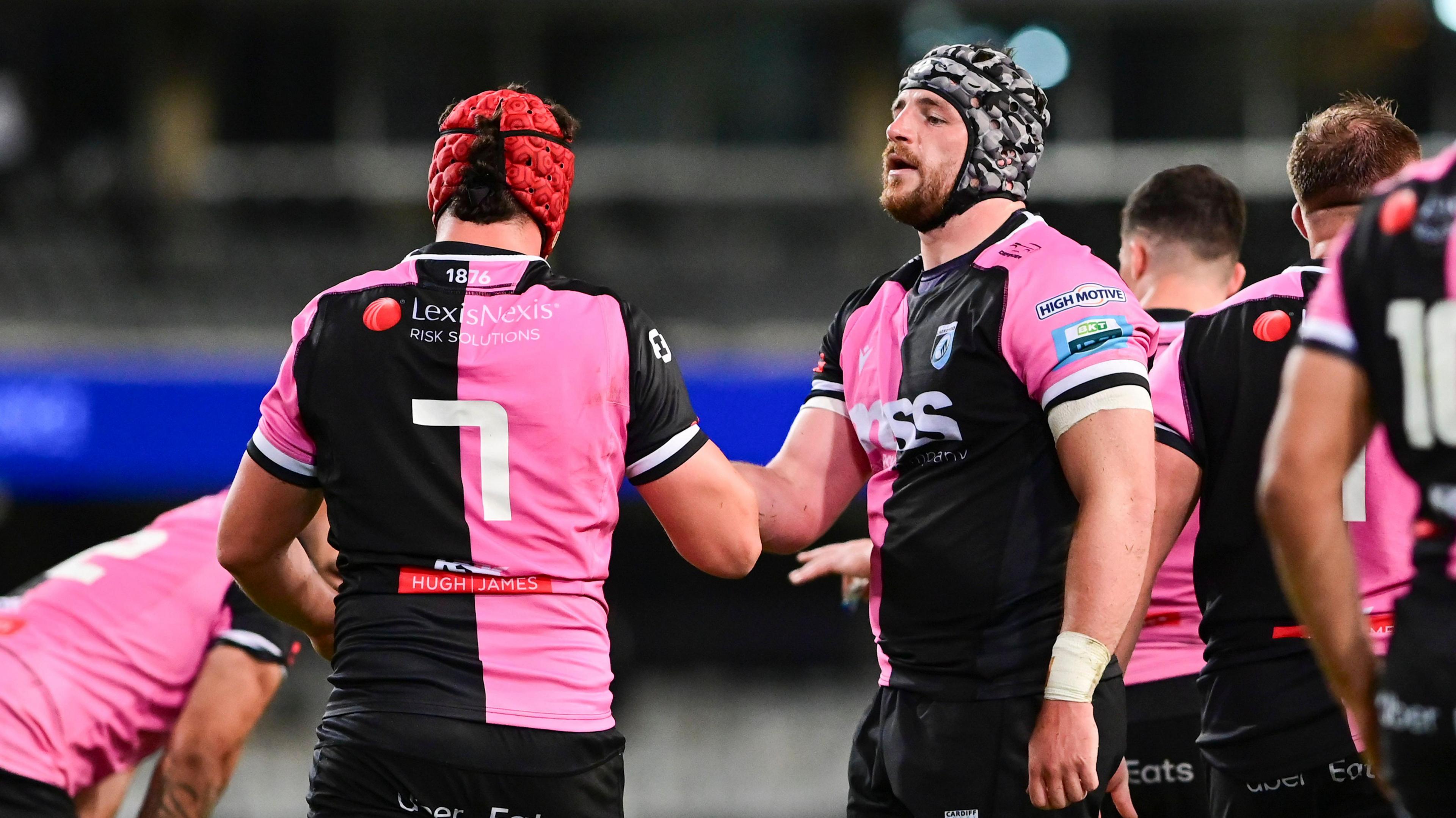 Alun Lawrence shakes hands with teammate