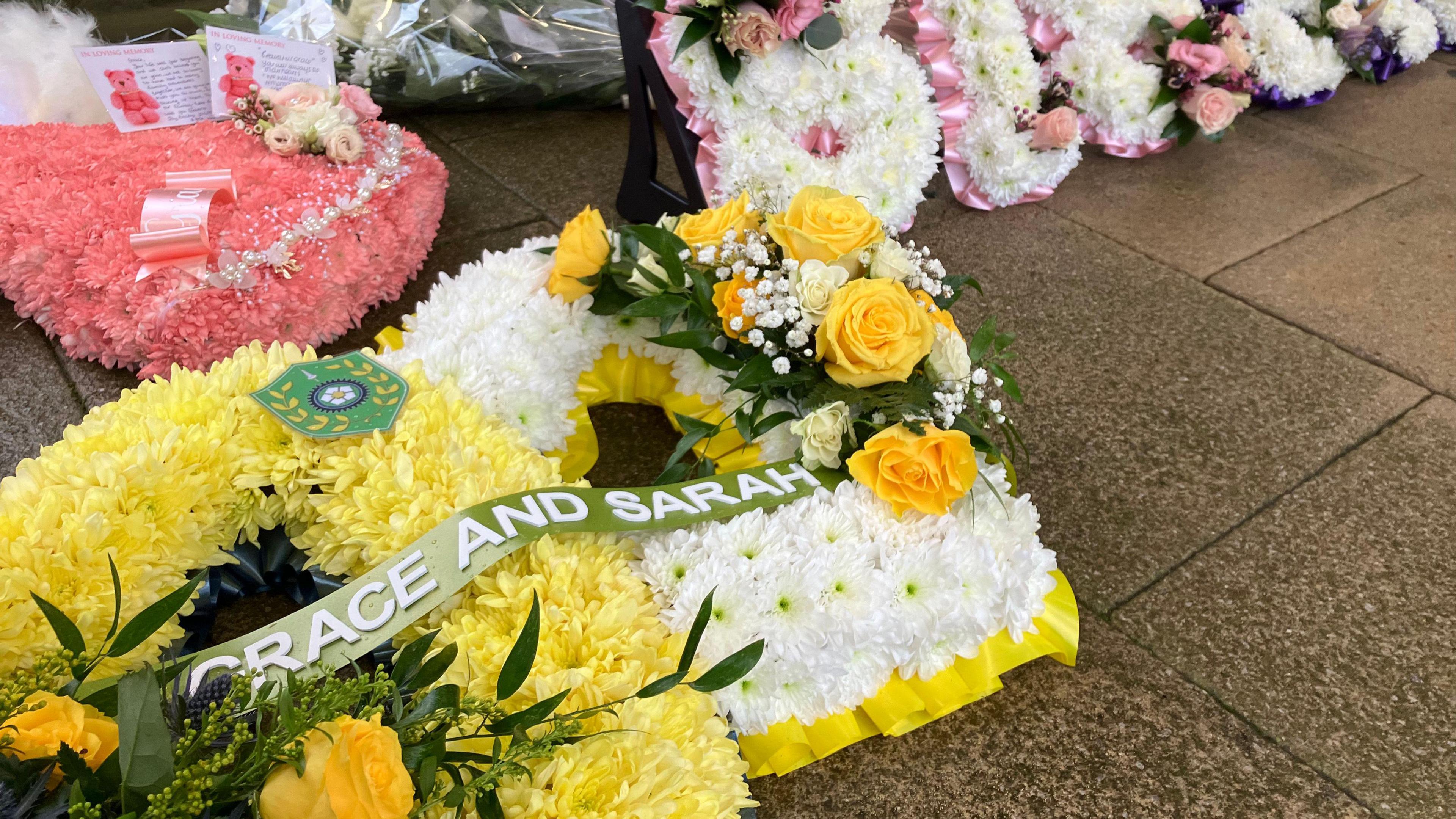 Funeral takes place of mum and daughter of Withernsea sea tragedy - BBC