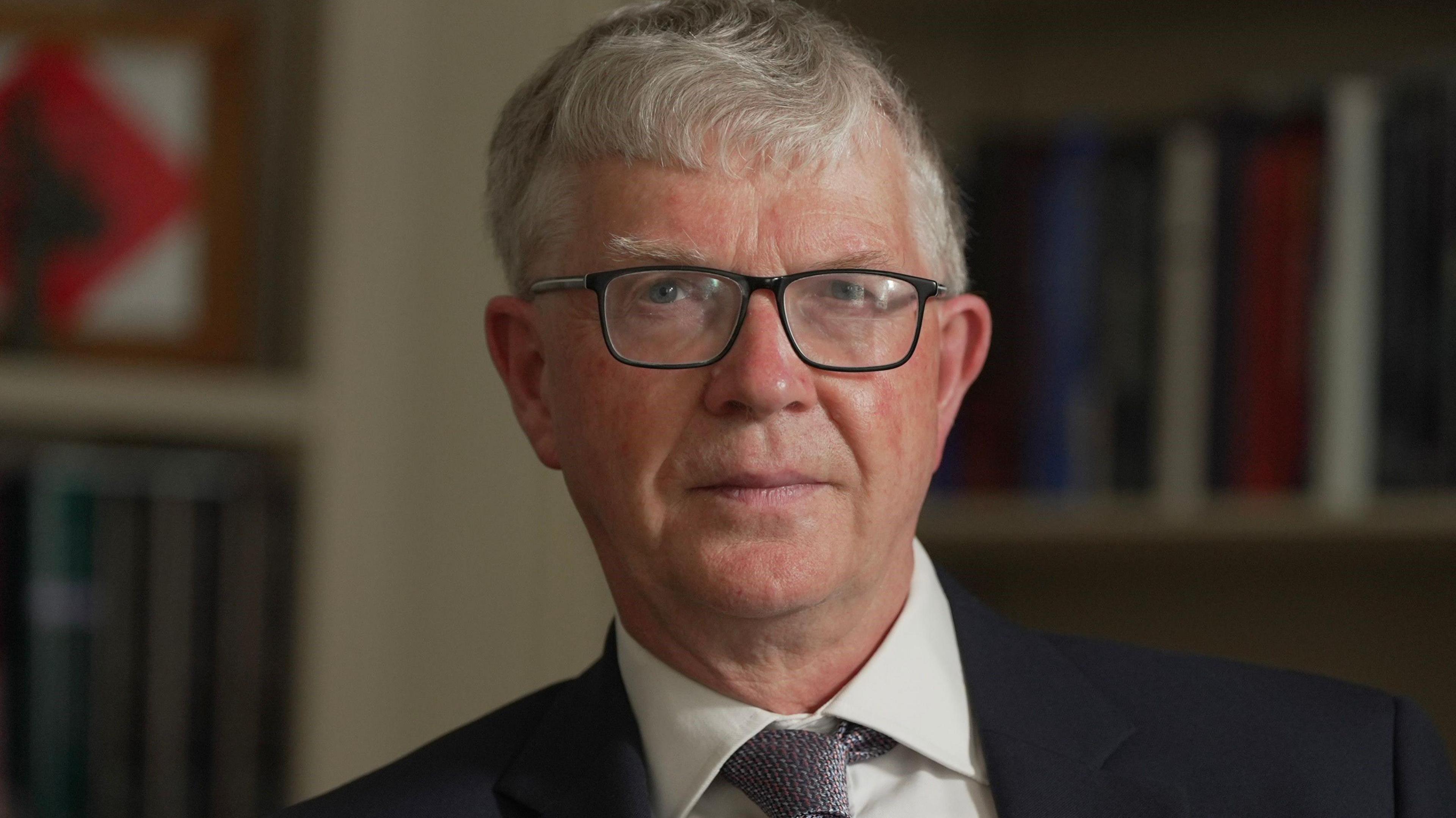 Syr Malcolm Evans