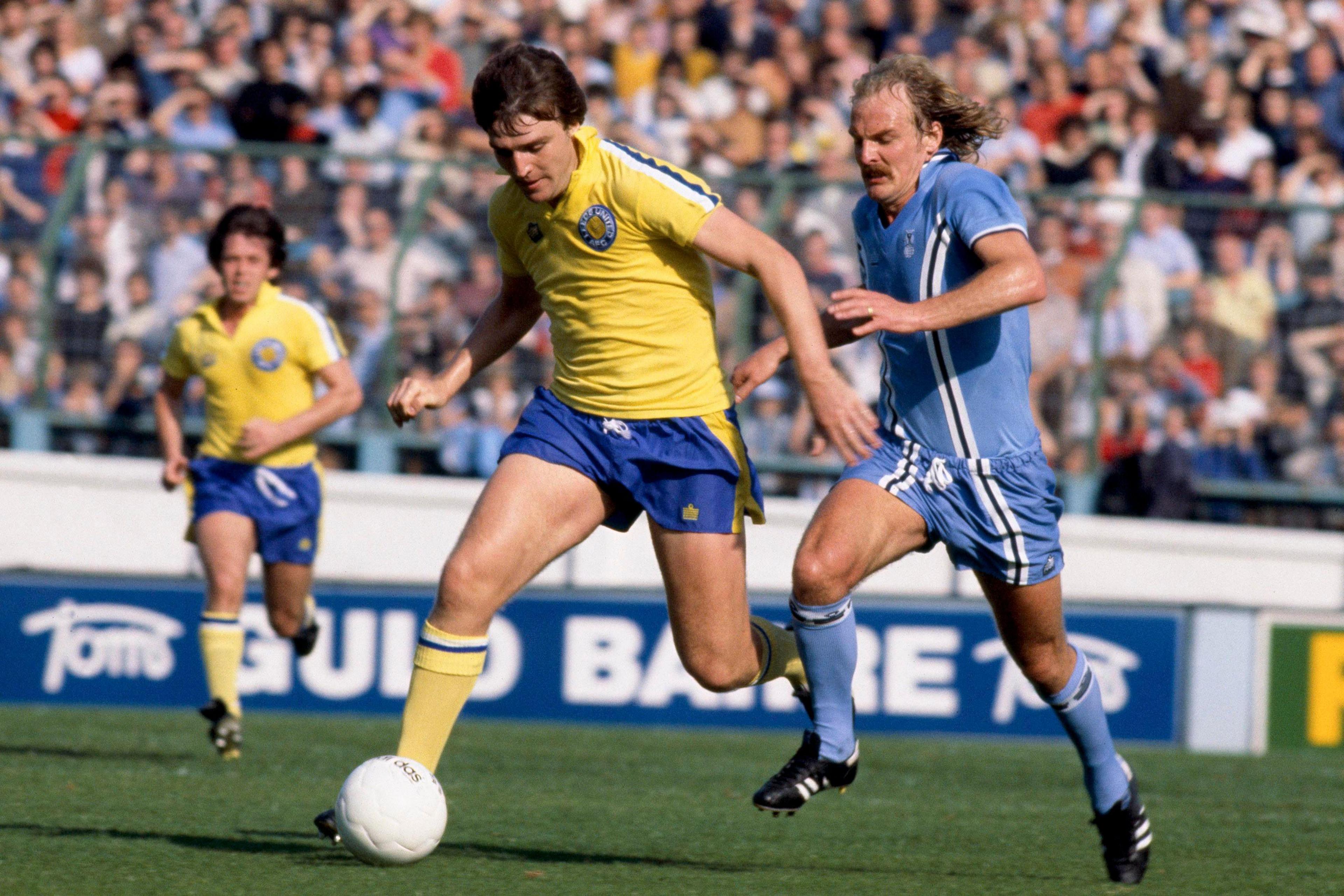 Chwarae yn erbyn Leeds