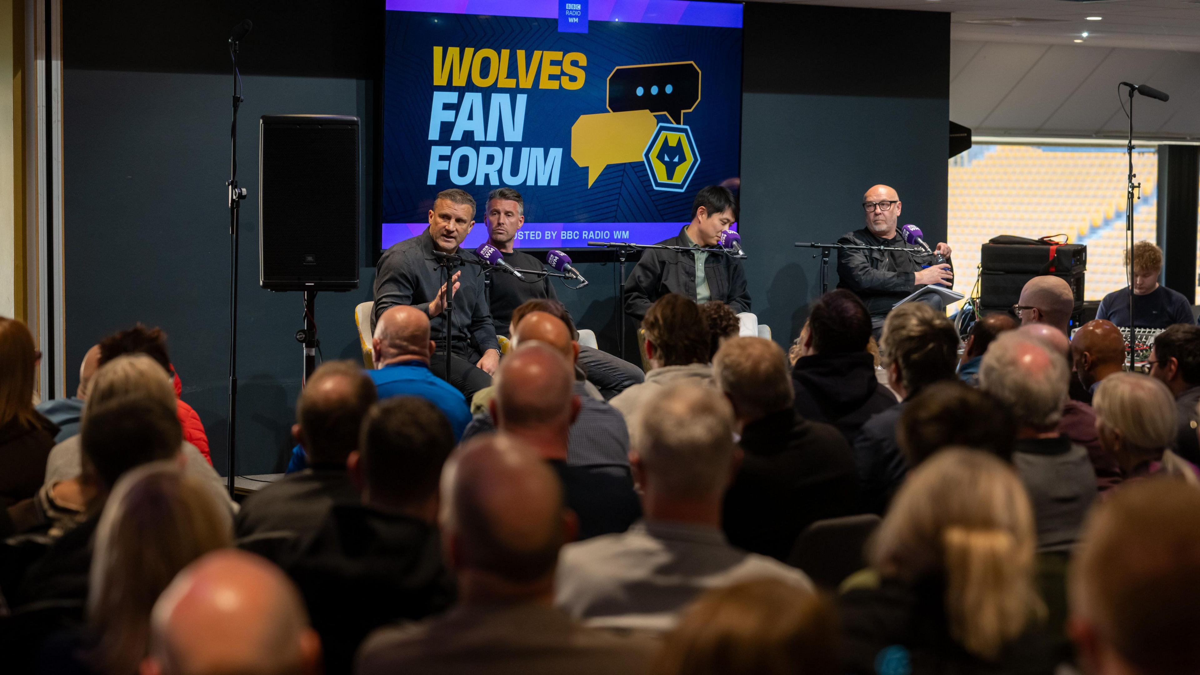 Matt Jackson speaks to fans at Fan Forum