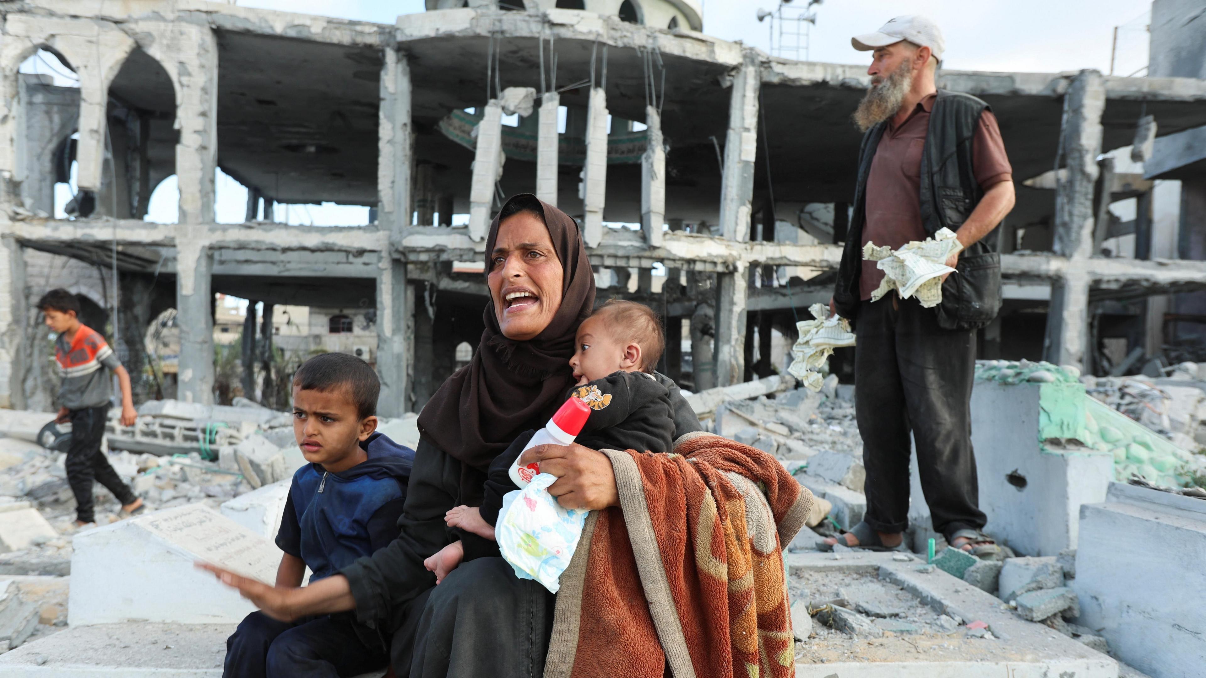 Palestinians react at the site of an Israeli strike on a mosque in Deir al-Balah, central Gaza (2 June 2025)