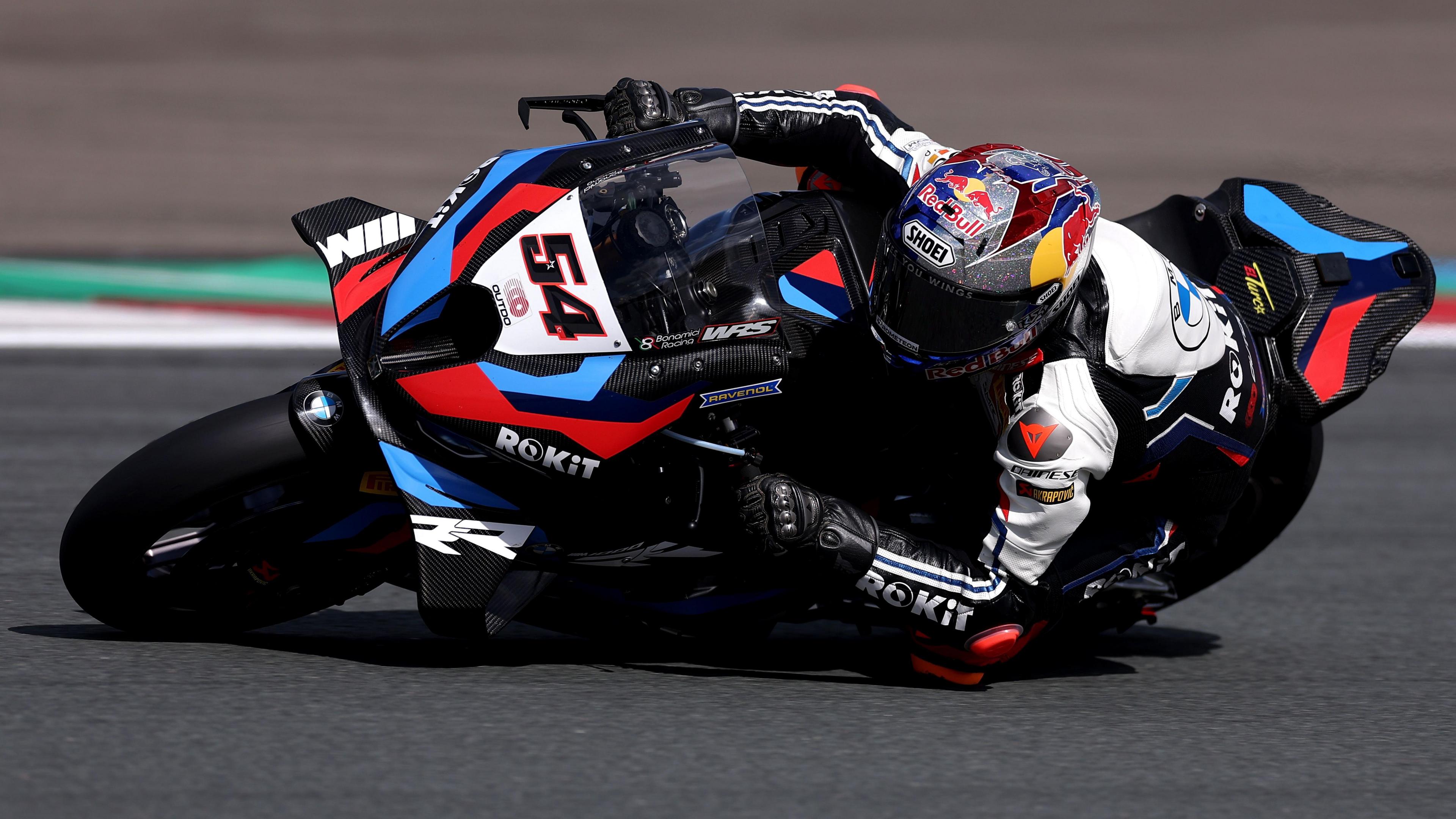 Toprak Razgatlioglu taking a corner on his BMW