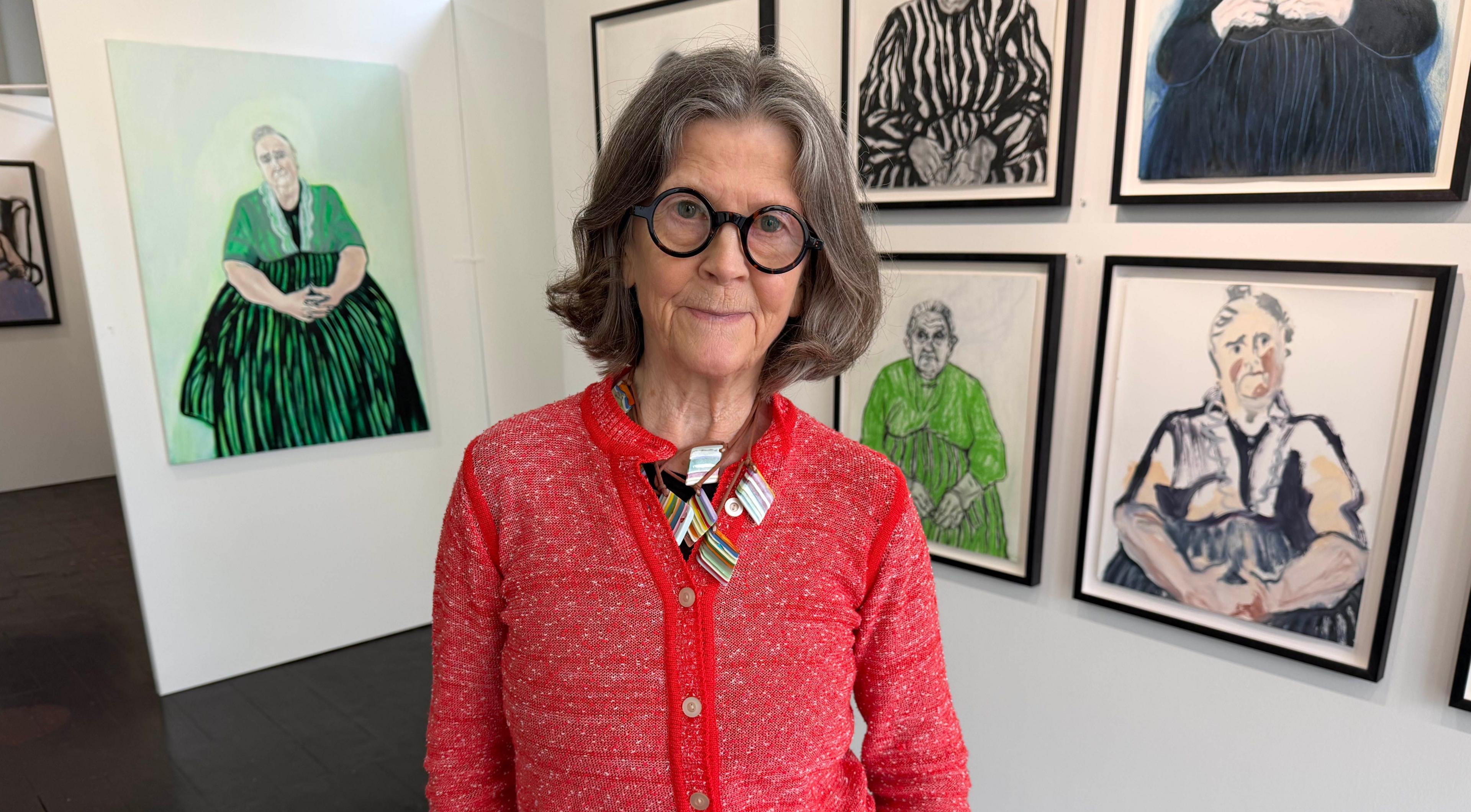 Annie Suganami gyda'i gwaith celf