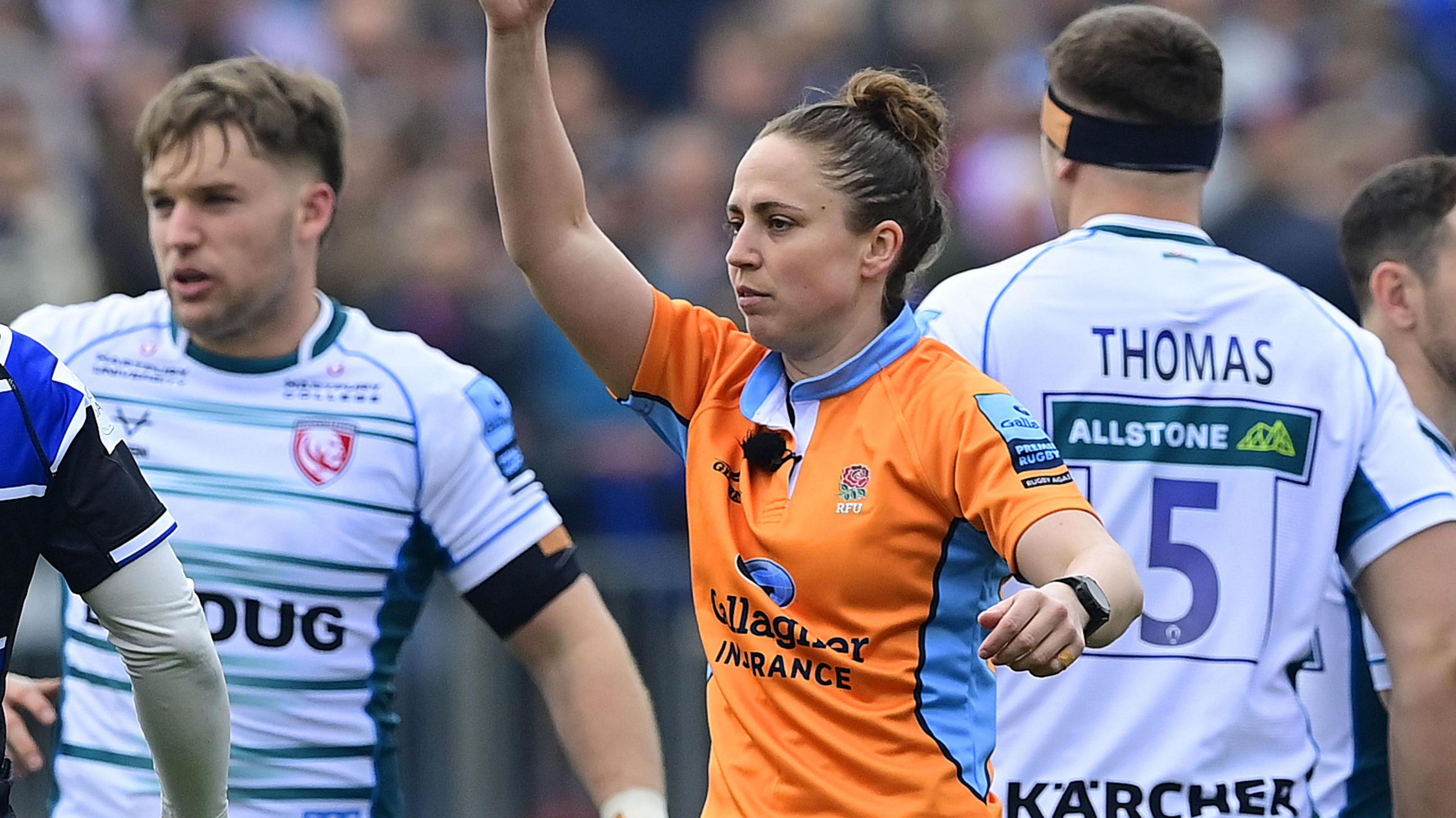 Sara Cox referees a game between Bath and Gloucester