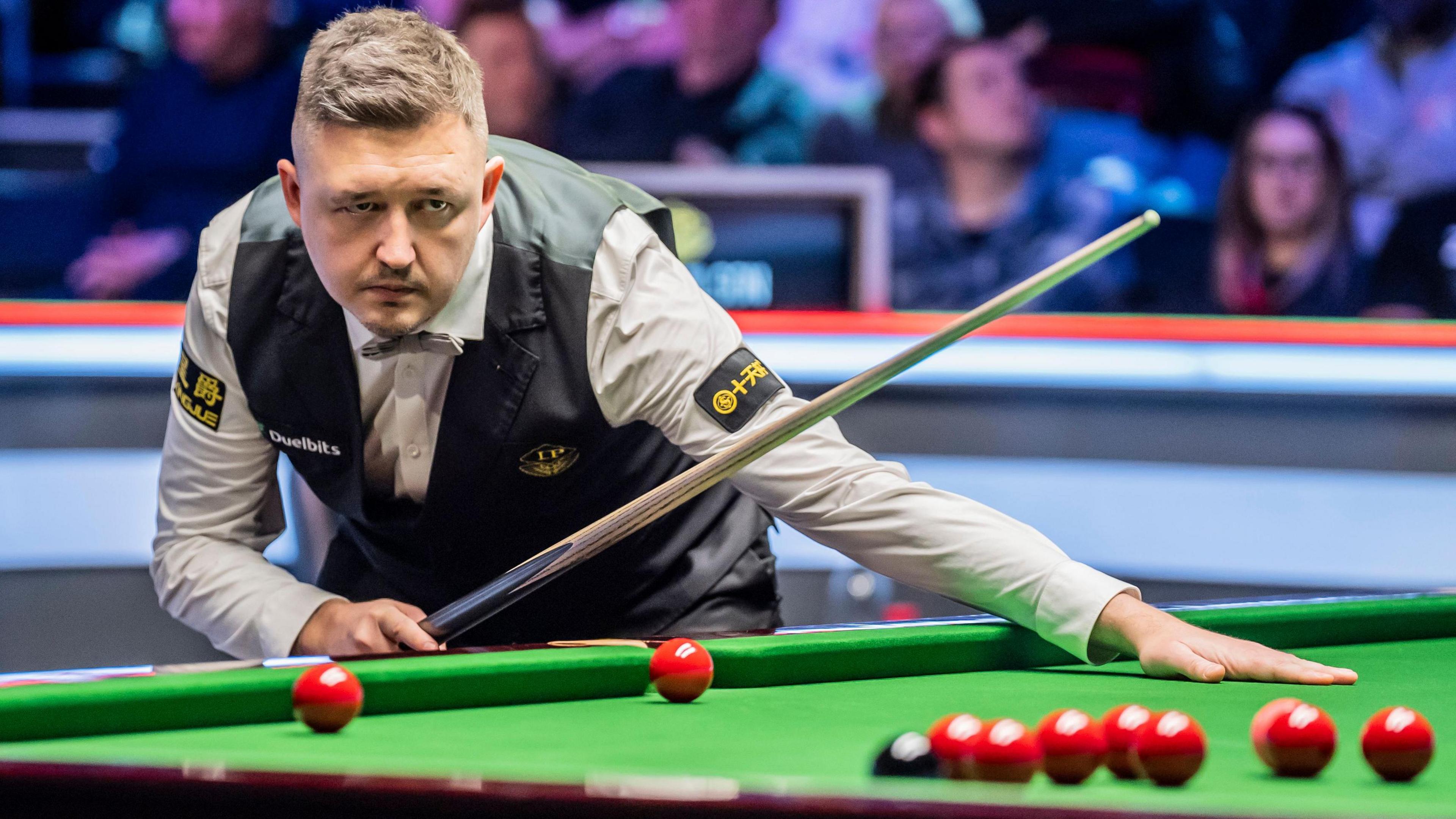 Kyren Wilson eyes up a pot