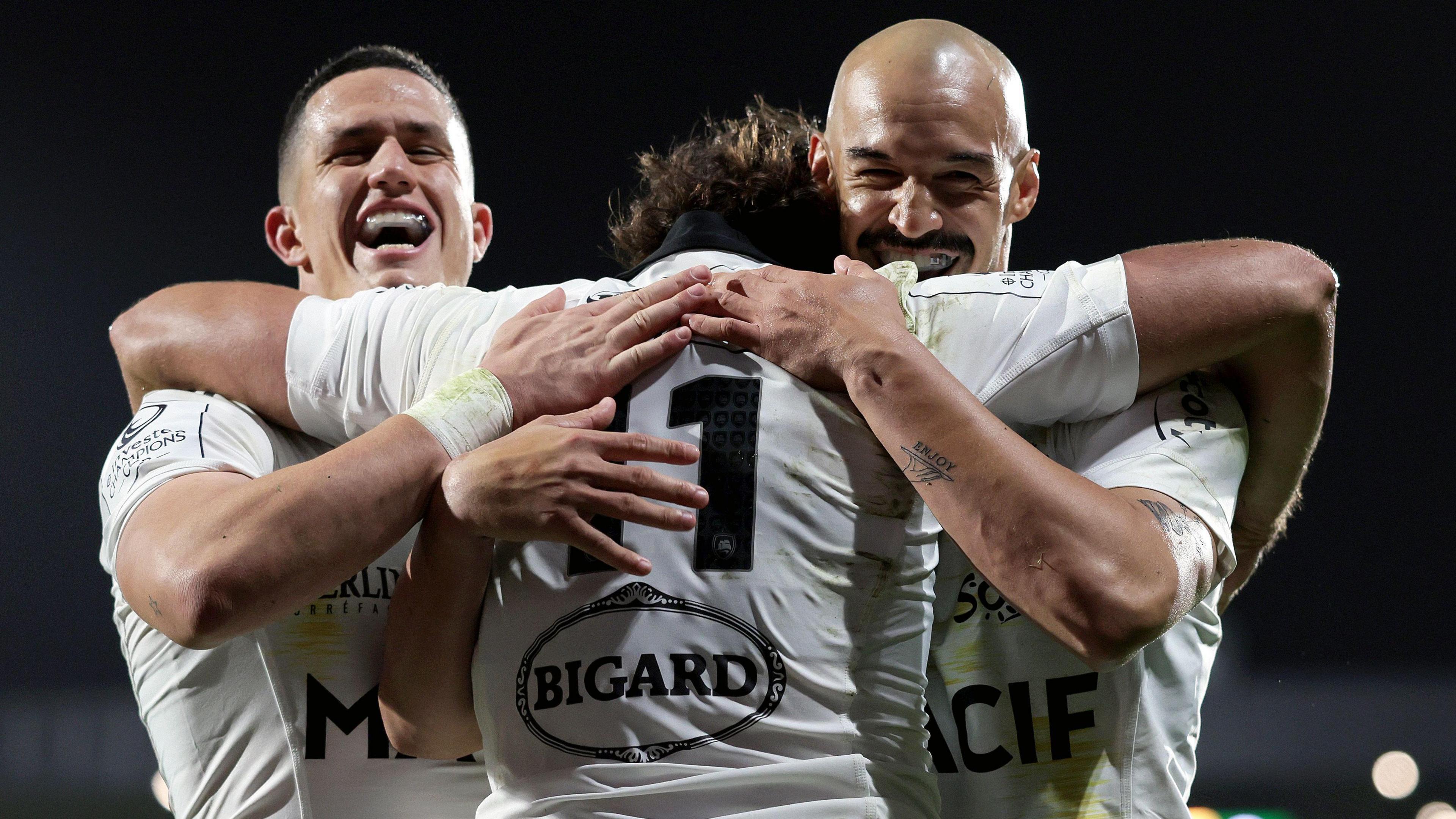 La Rochelle players celebrate a try
