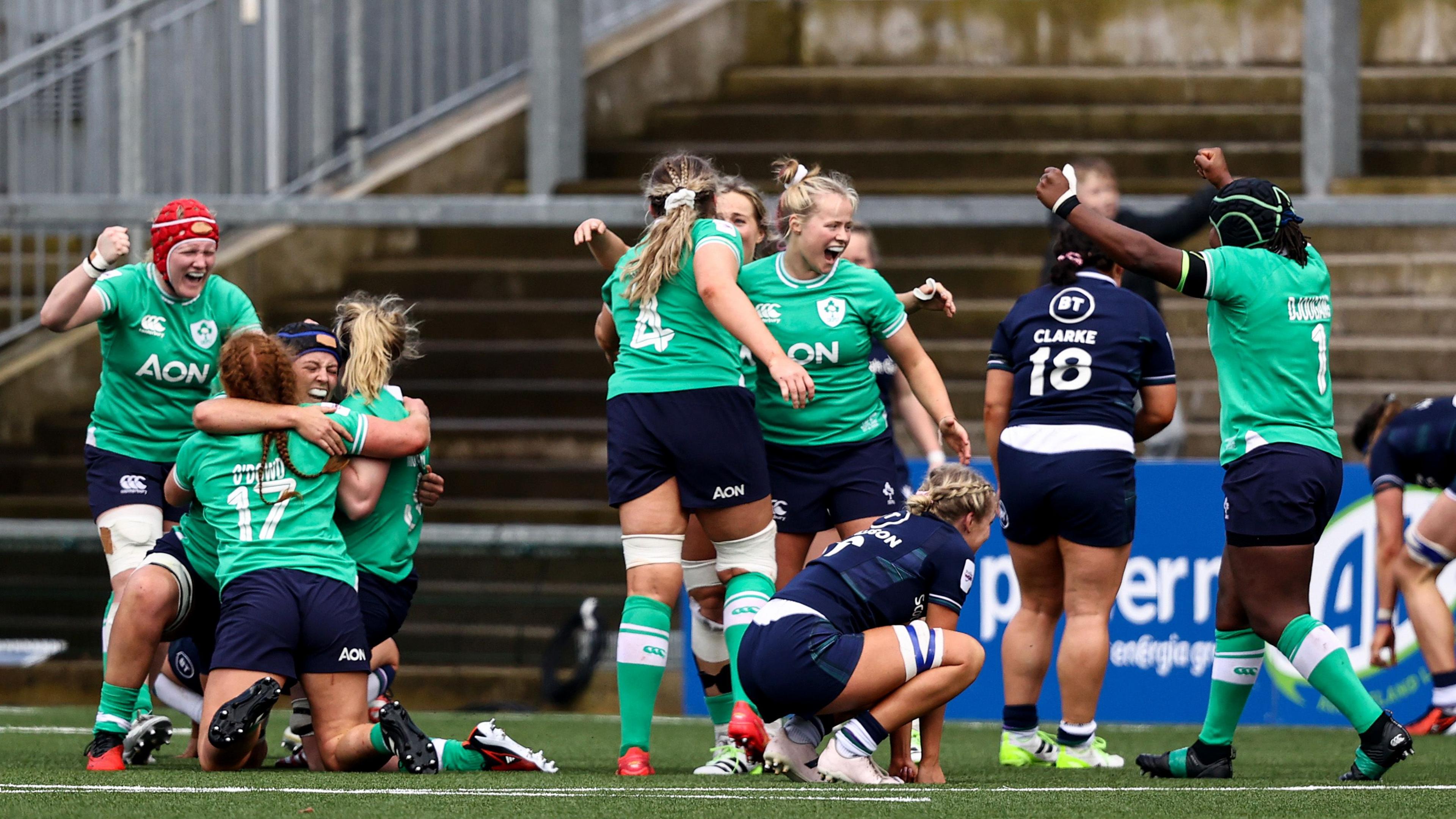 Ireland players celebrate their World Cup qualification