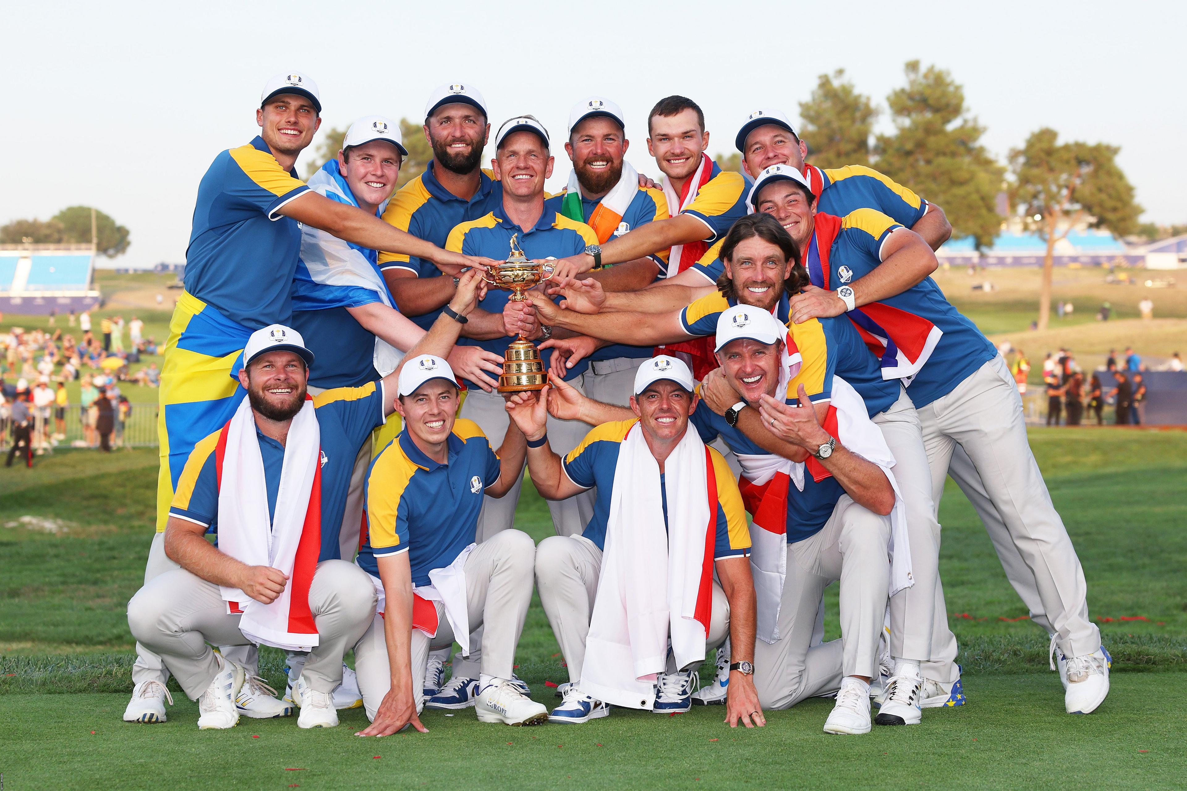 Luke Donald with the winning Europe team