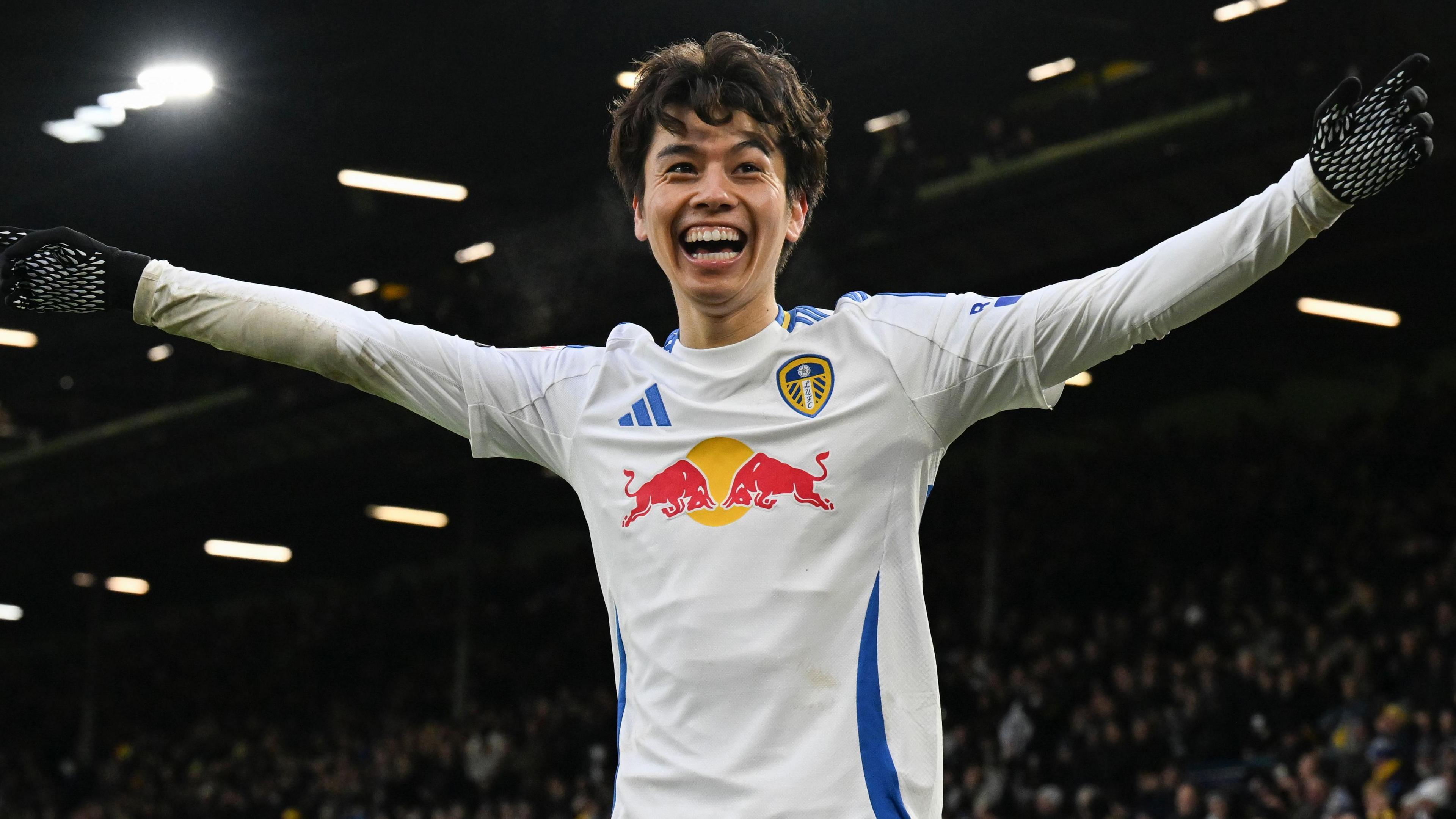 Ao Tanaka celebrates Leeds goal