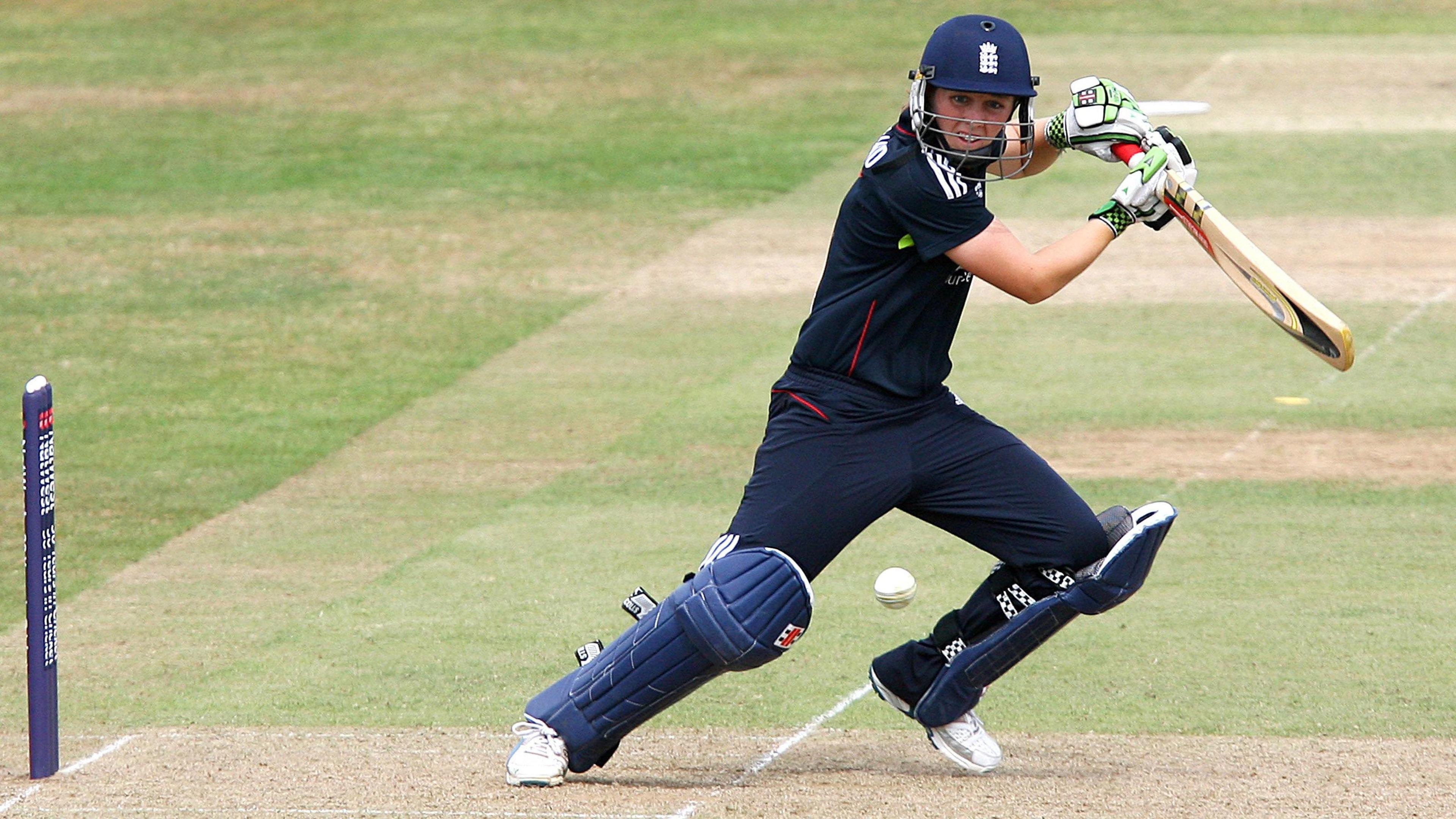 Heather Knight batting