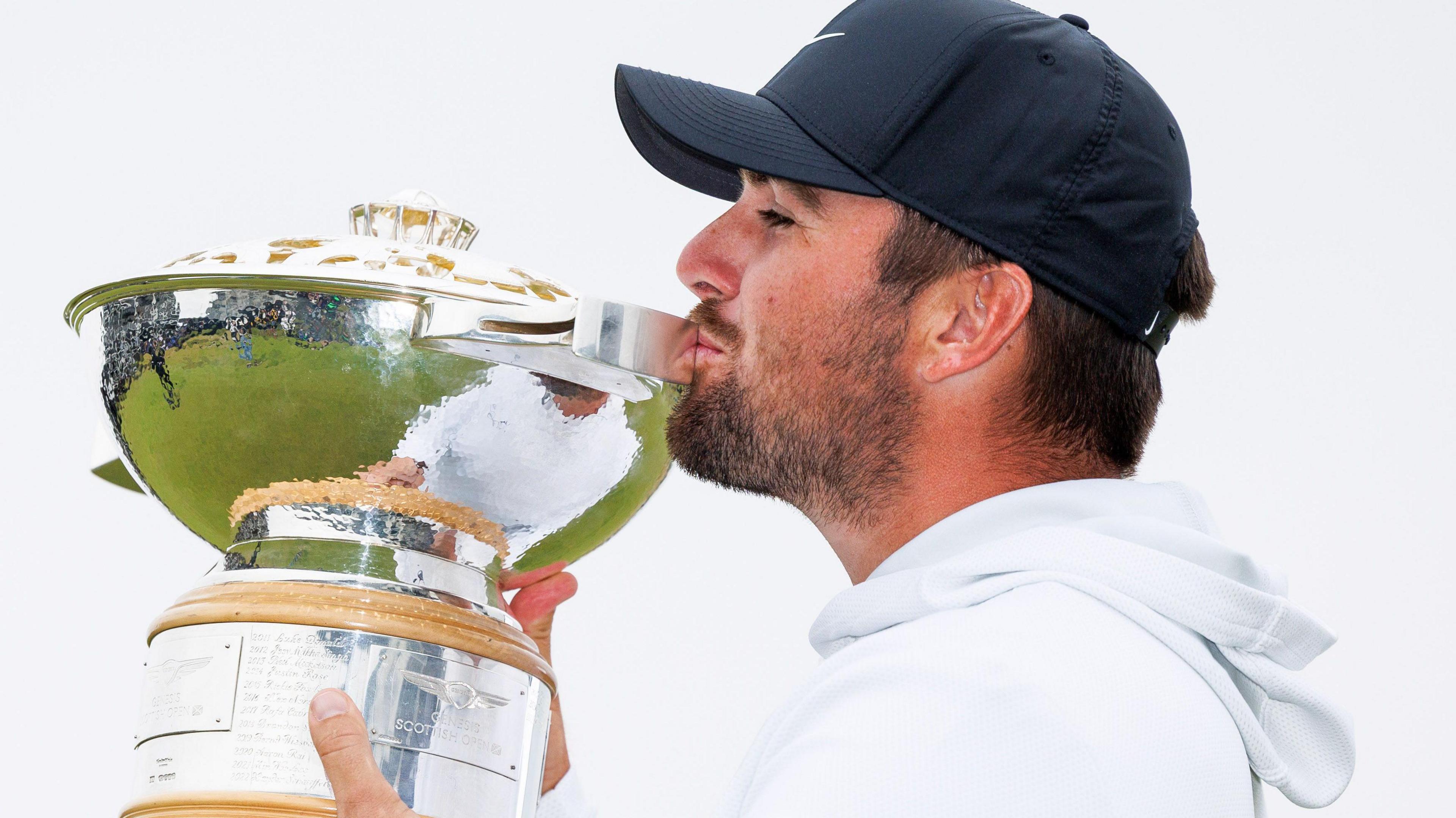 Chris Gotterup with the Scottish Open trophy