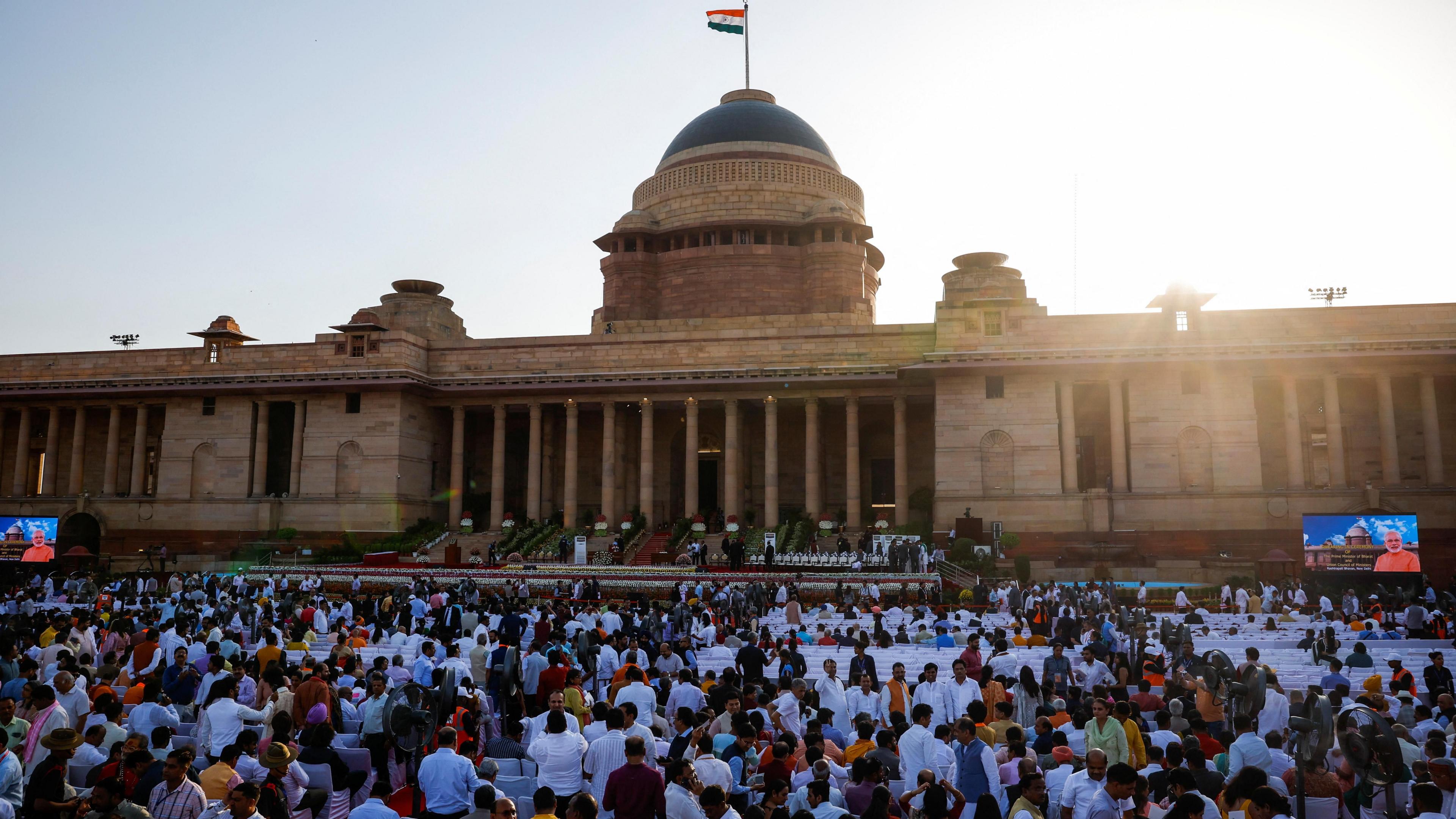 Thousands gathered outside Presidential Palace