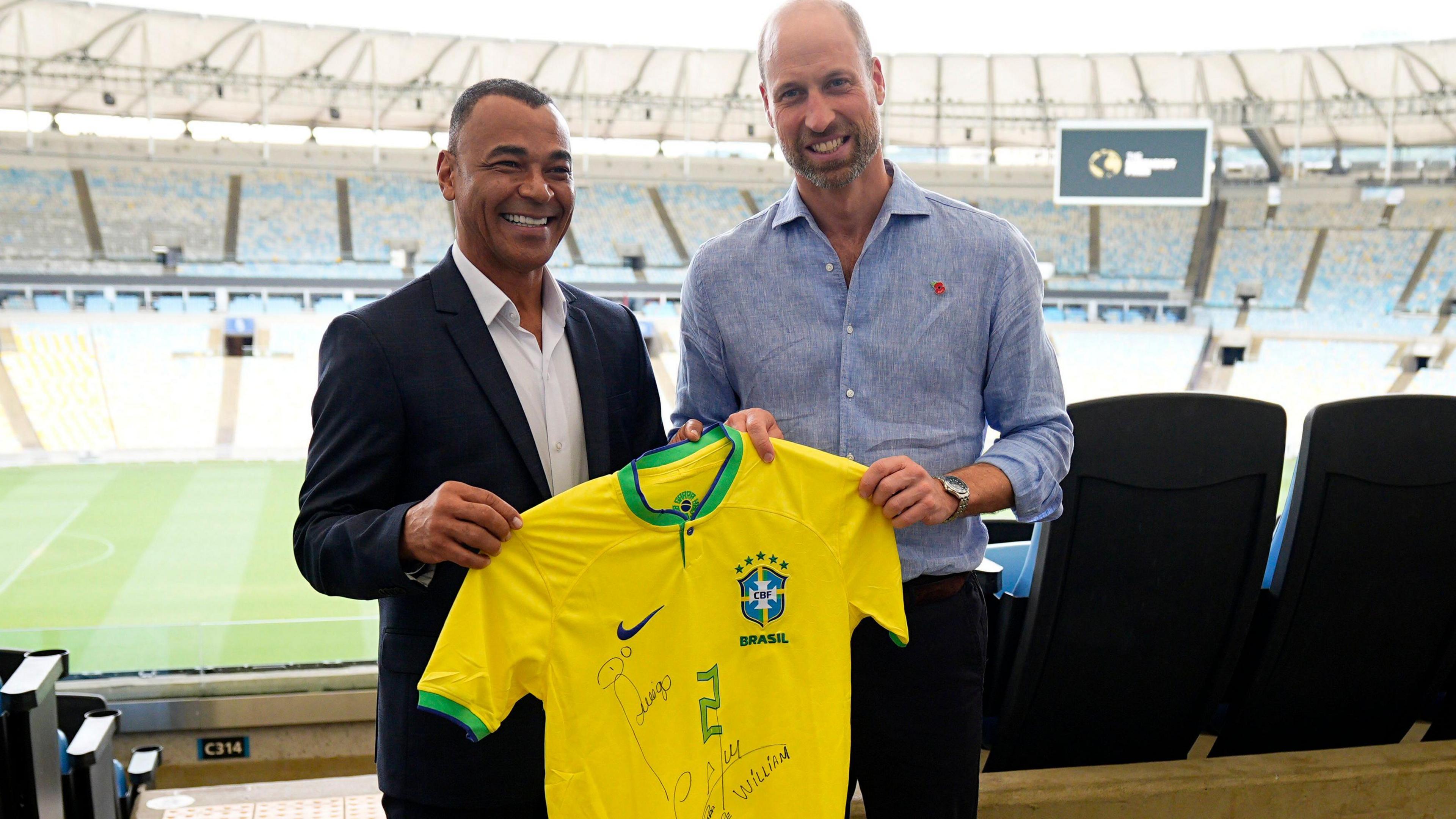 Cafu presenting a shirt to Prince William
