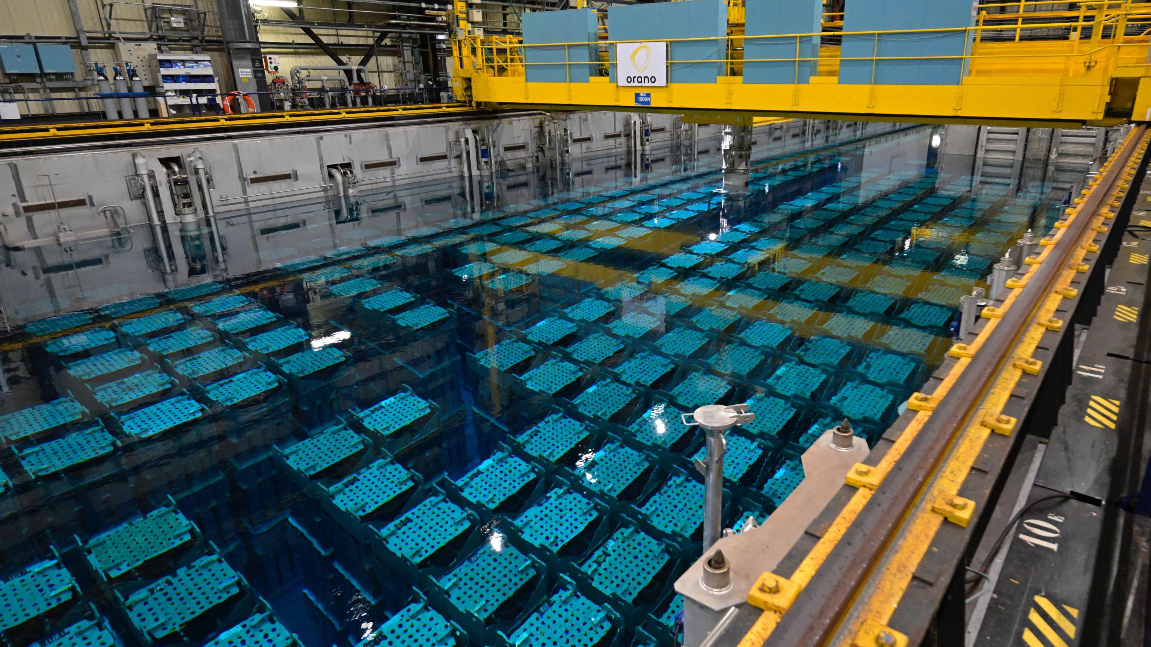 Nuclear waste storage pool with gantries above