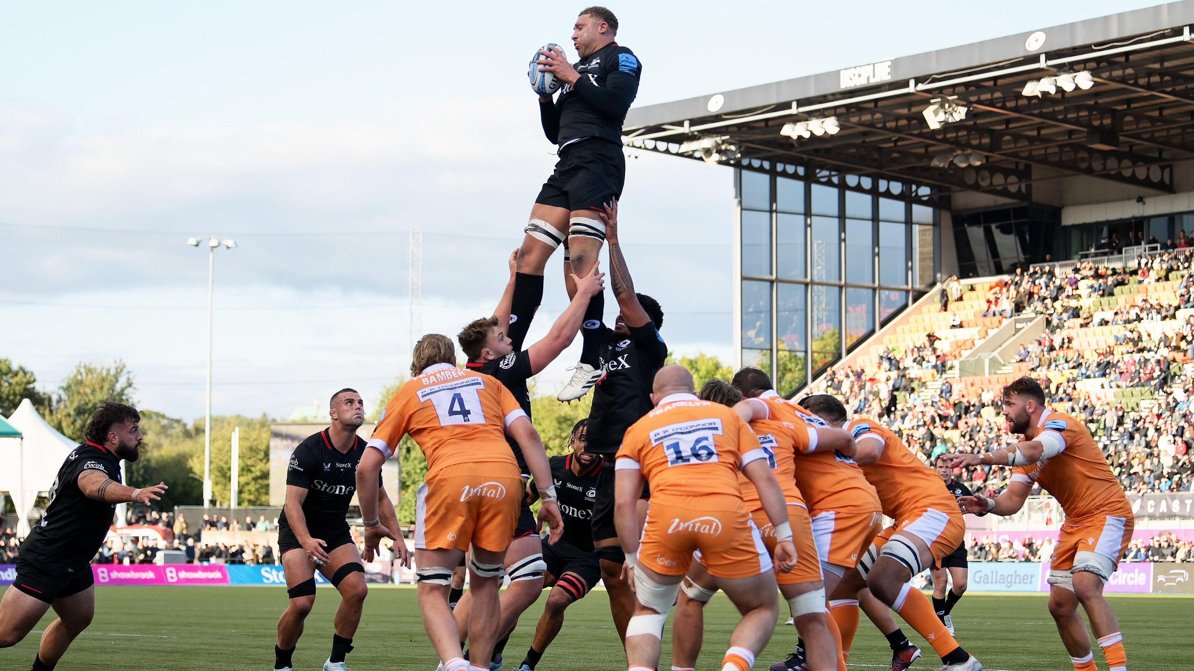 Nick Isiekwe takes the ball in the line-out