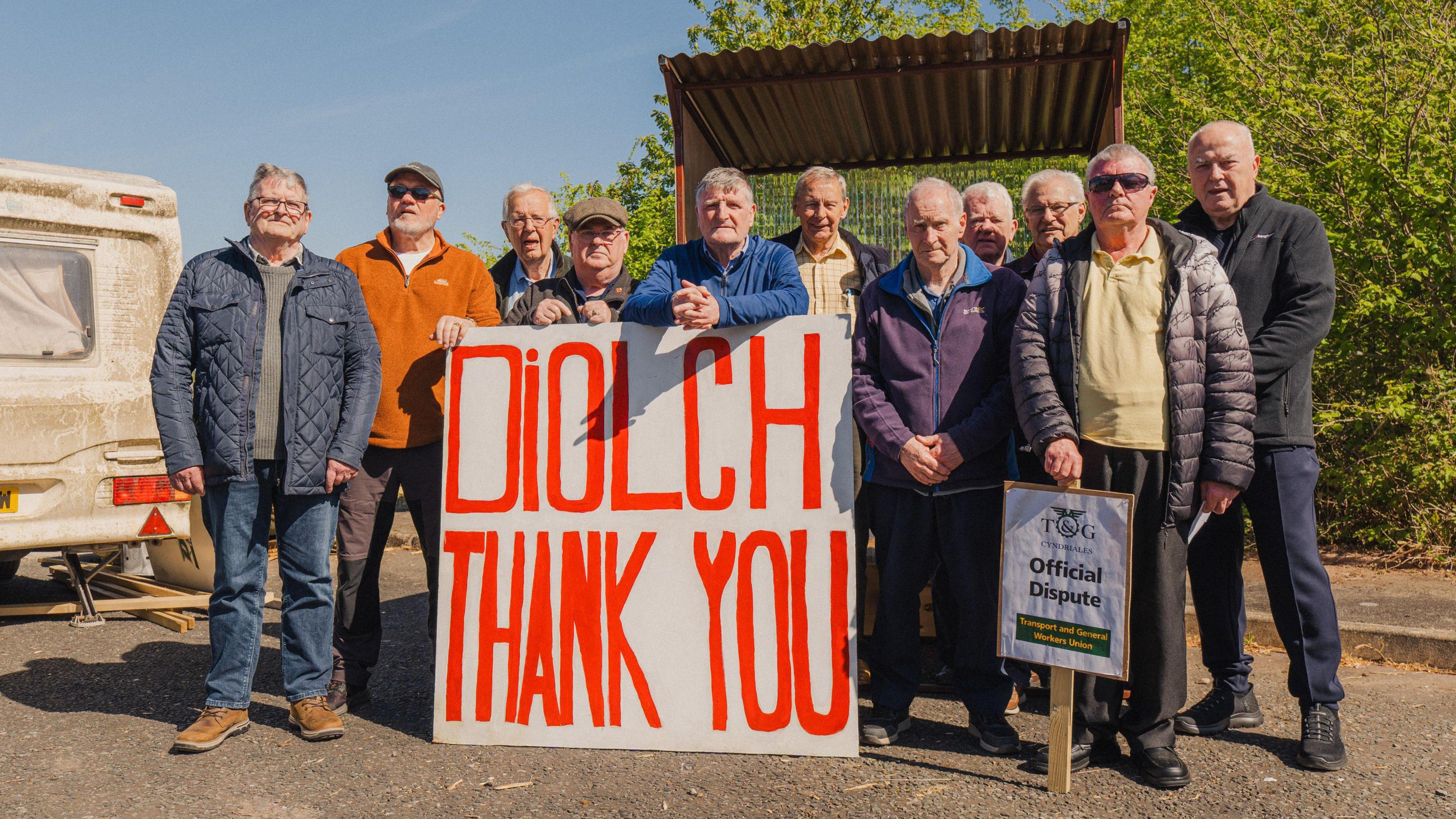 Rhai o'r cyn-streicwyr ar set Y Streic Fawr