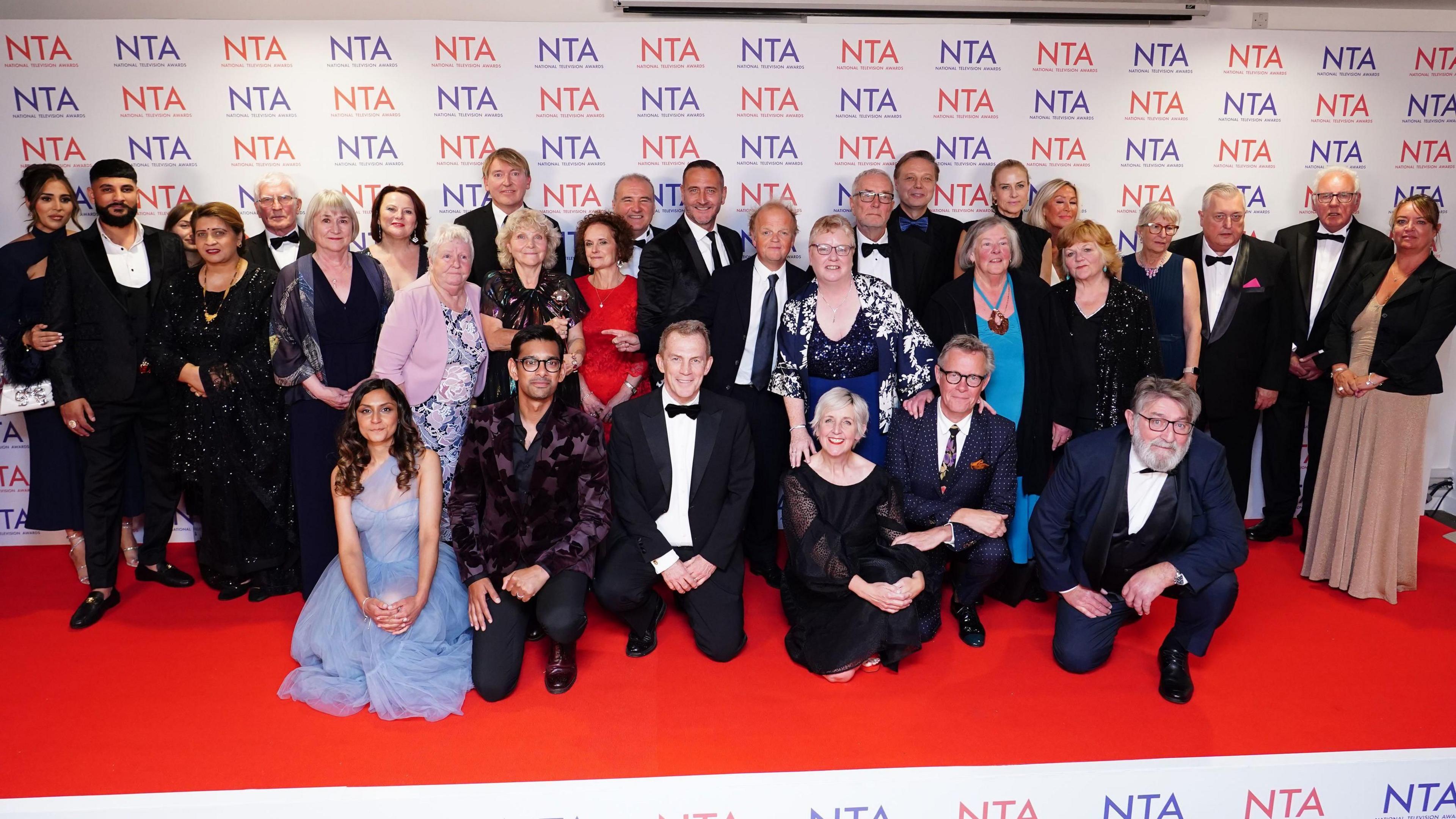 Cast Mr bates yn yr NTAs