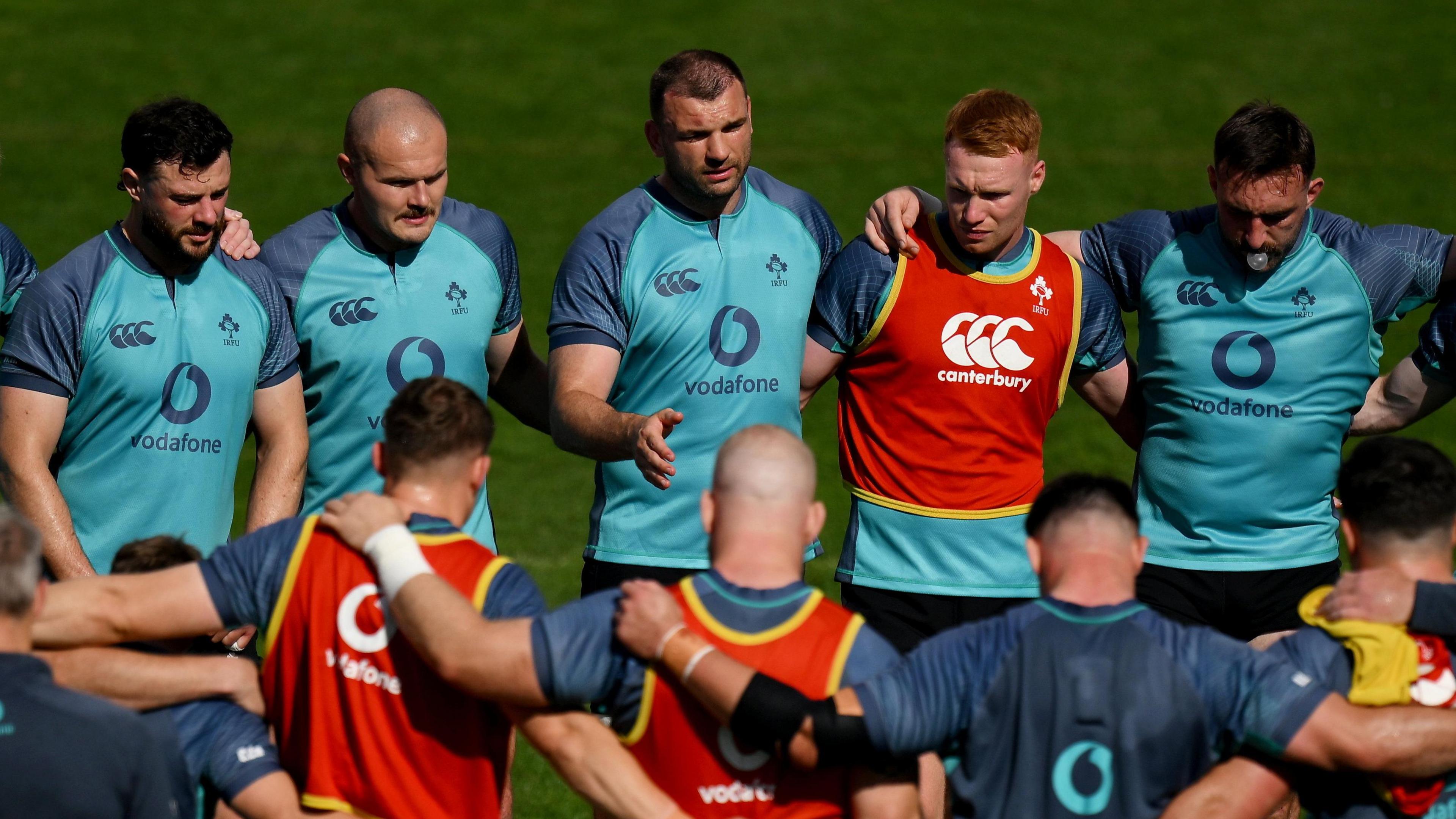 Tadhg Beirne addresses the Ireland squad in training
